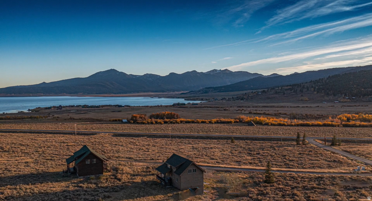 YELLOWSTONE ACRES - Residential