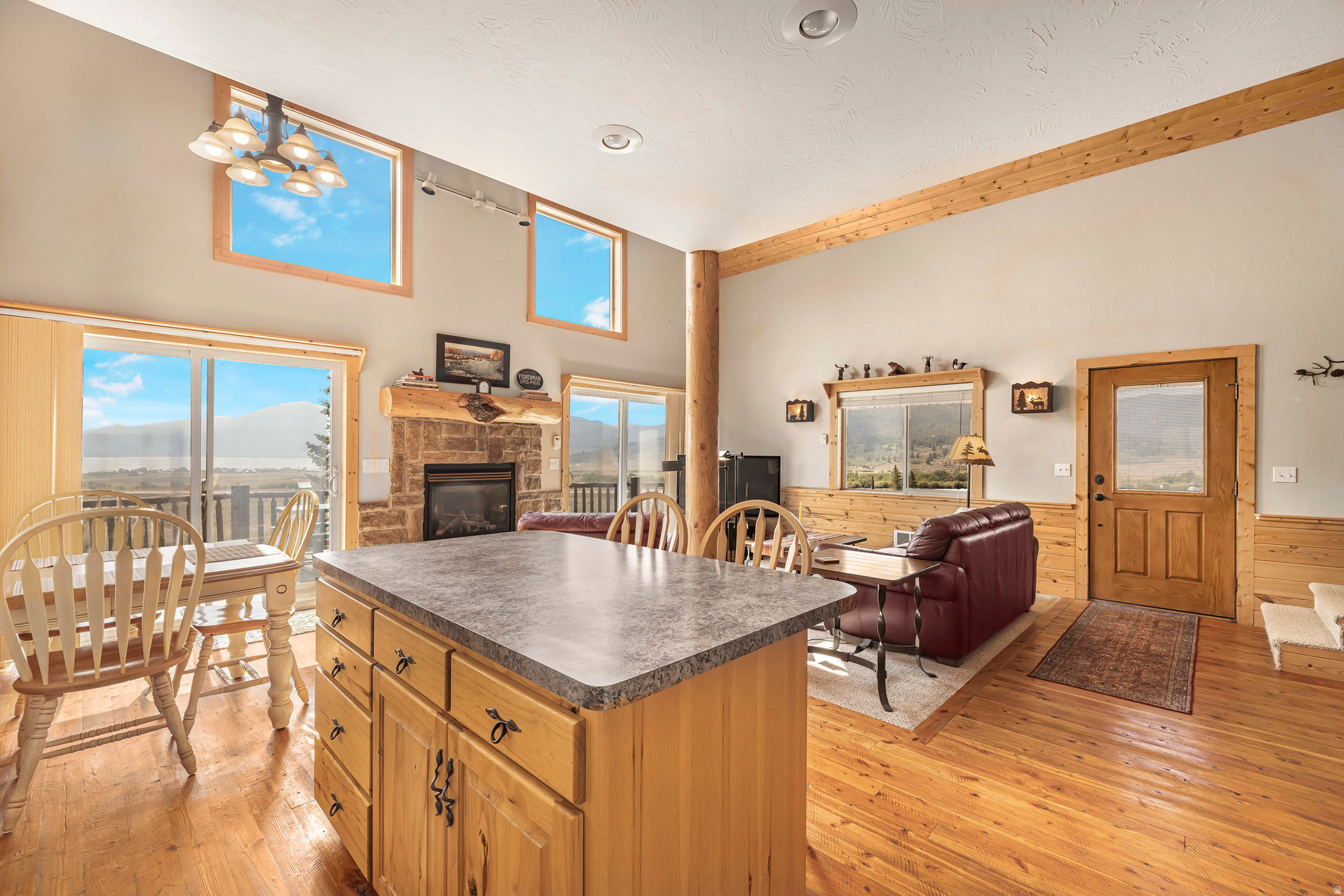 YELLOWSTONE ACRES - Residential