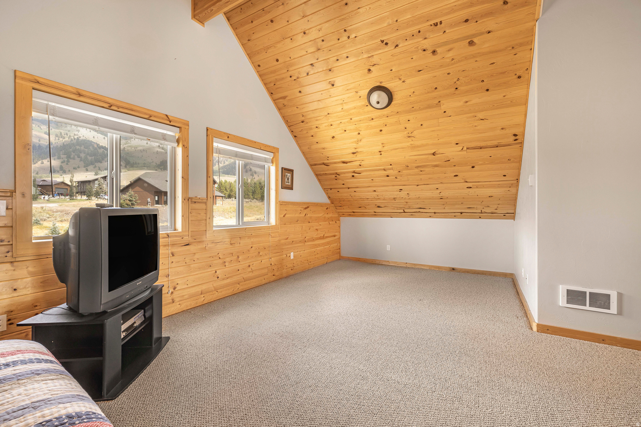 YELLOWSTONE ACRES - Residential