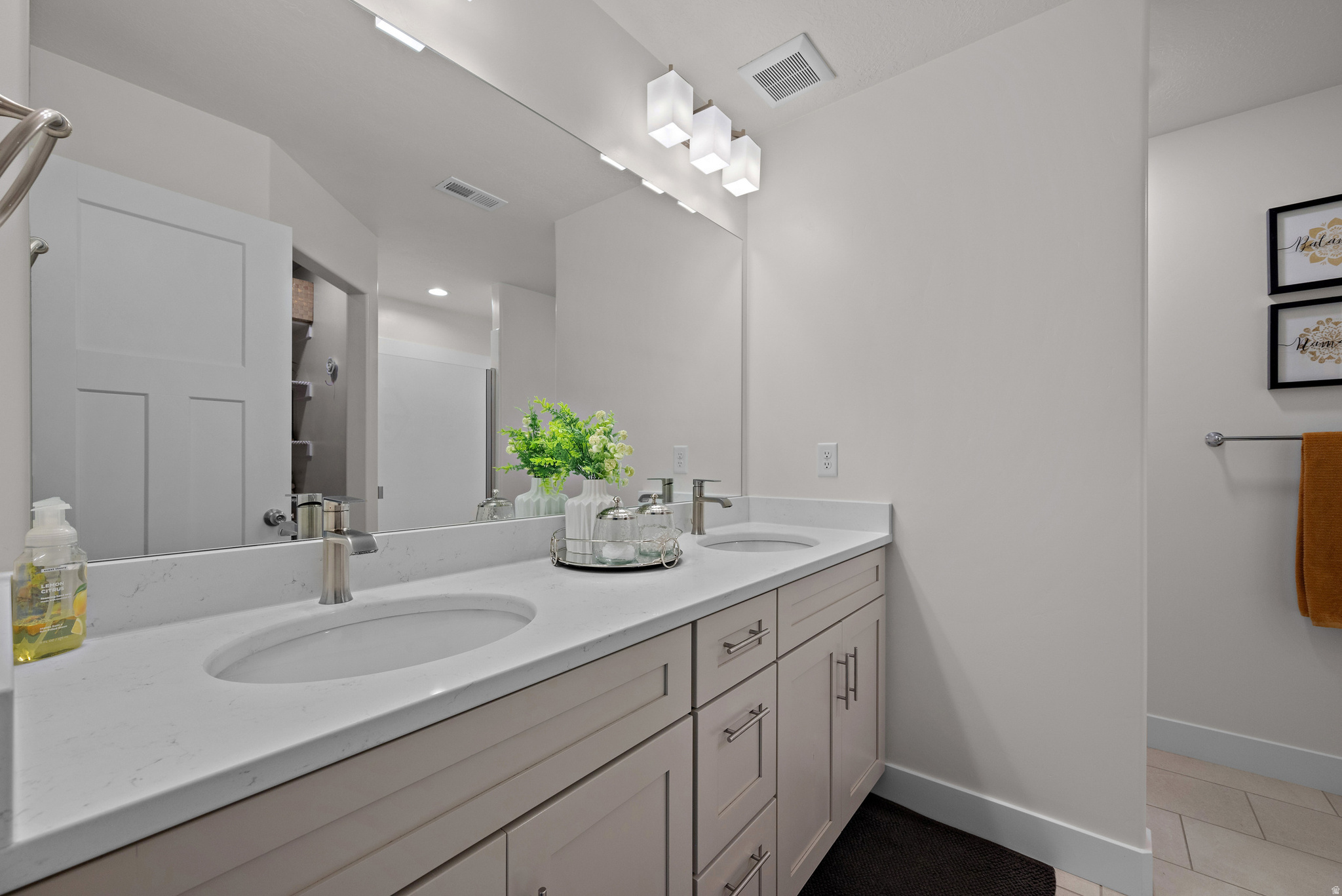 MOUNTAIN RIDGE - Residential