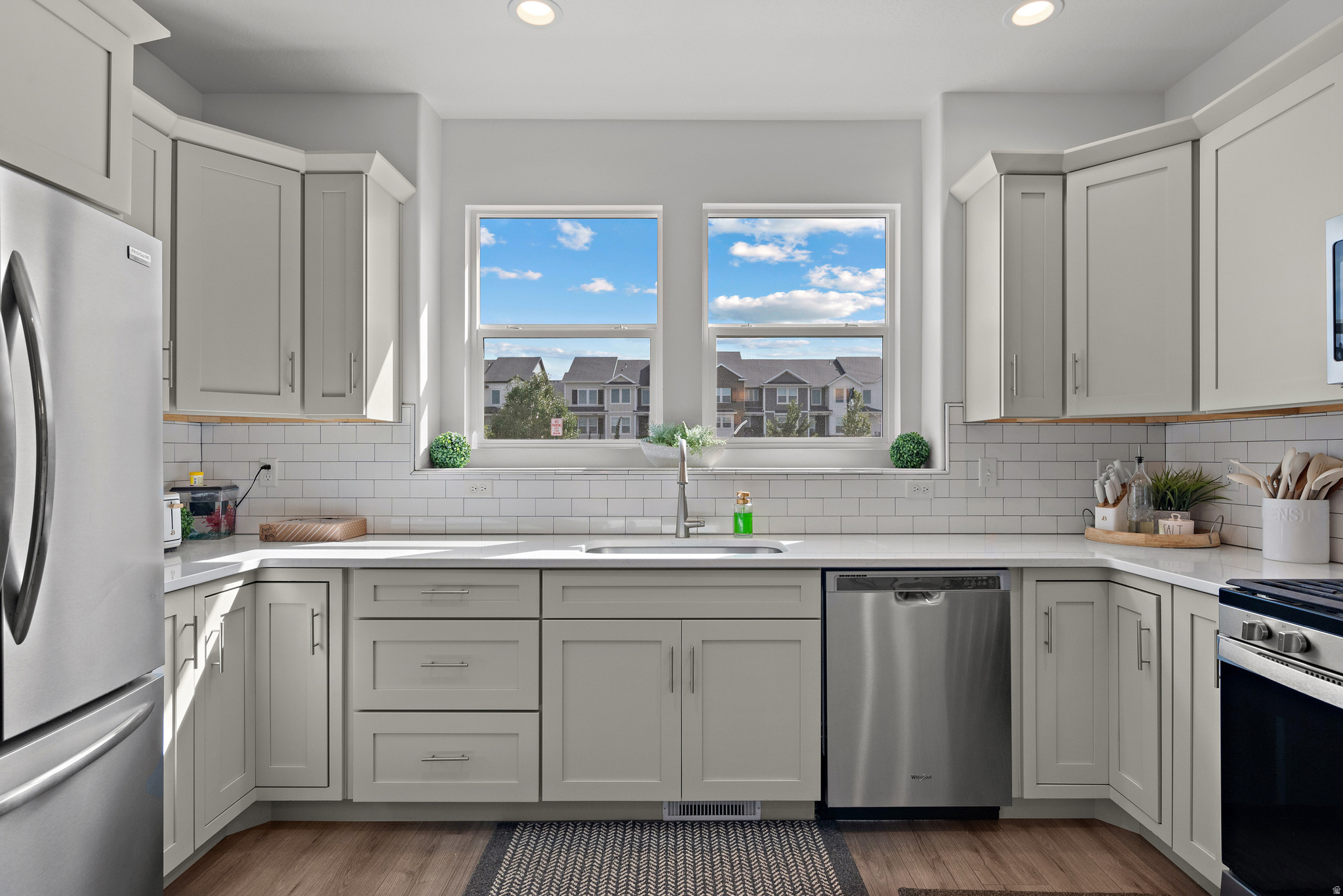 MOUNTAIN RIDGE - Residential