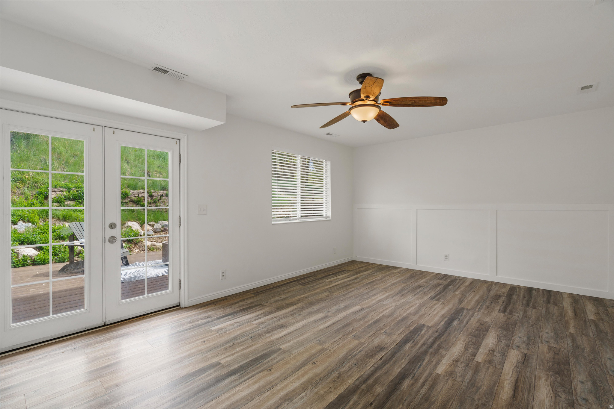 SUNNYSIDE MANOR - Residential