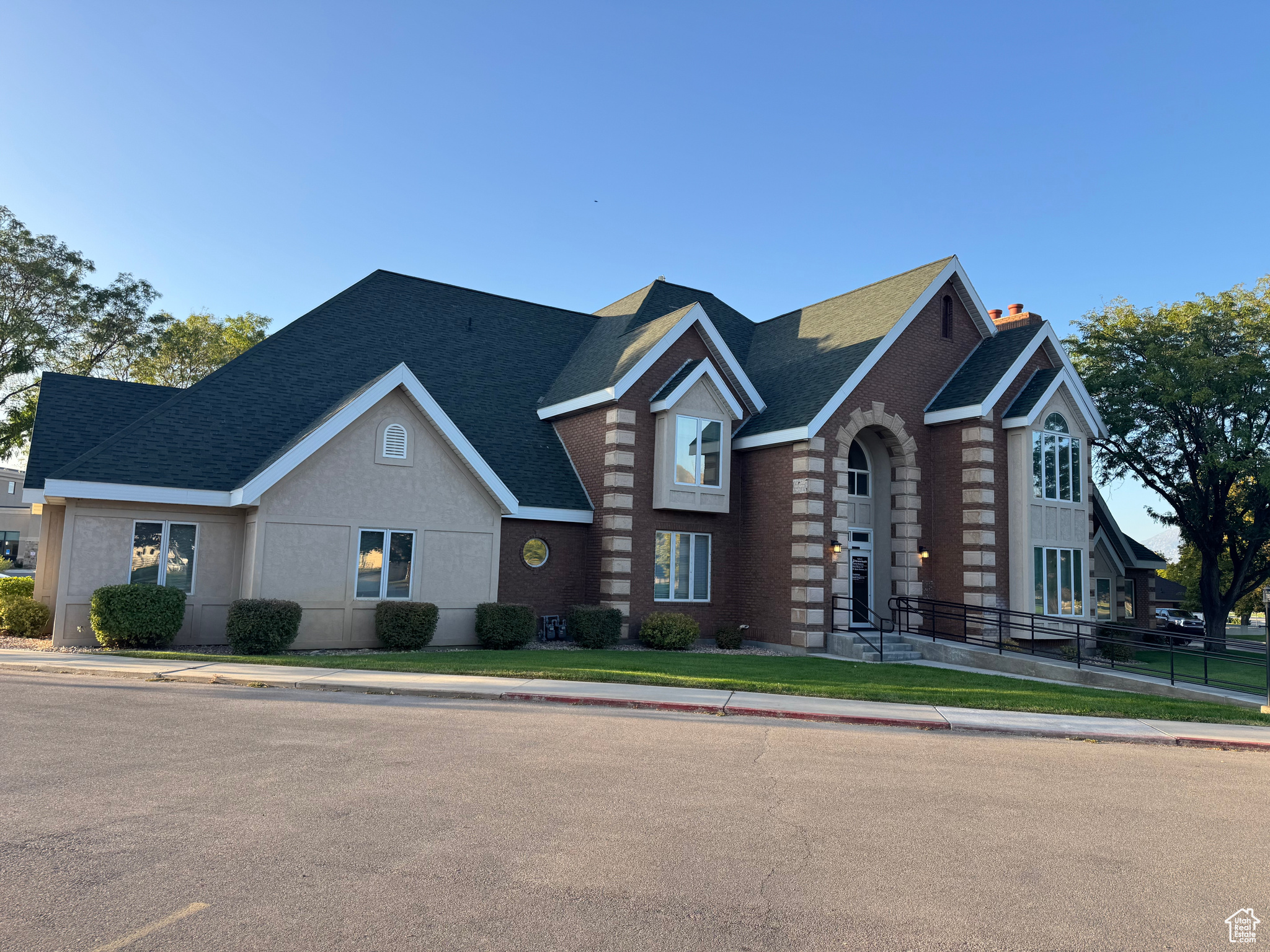 MT VW MEDICAL PLAZA - Commercial Sale