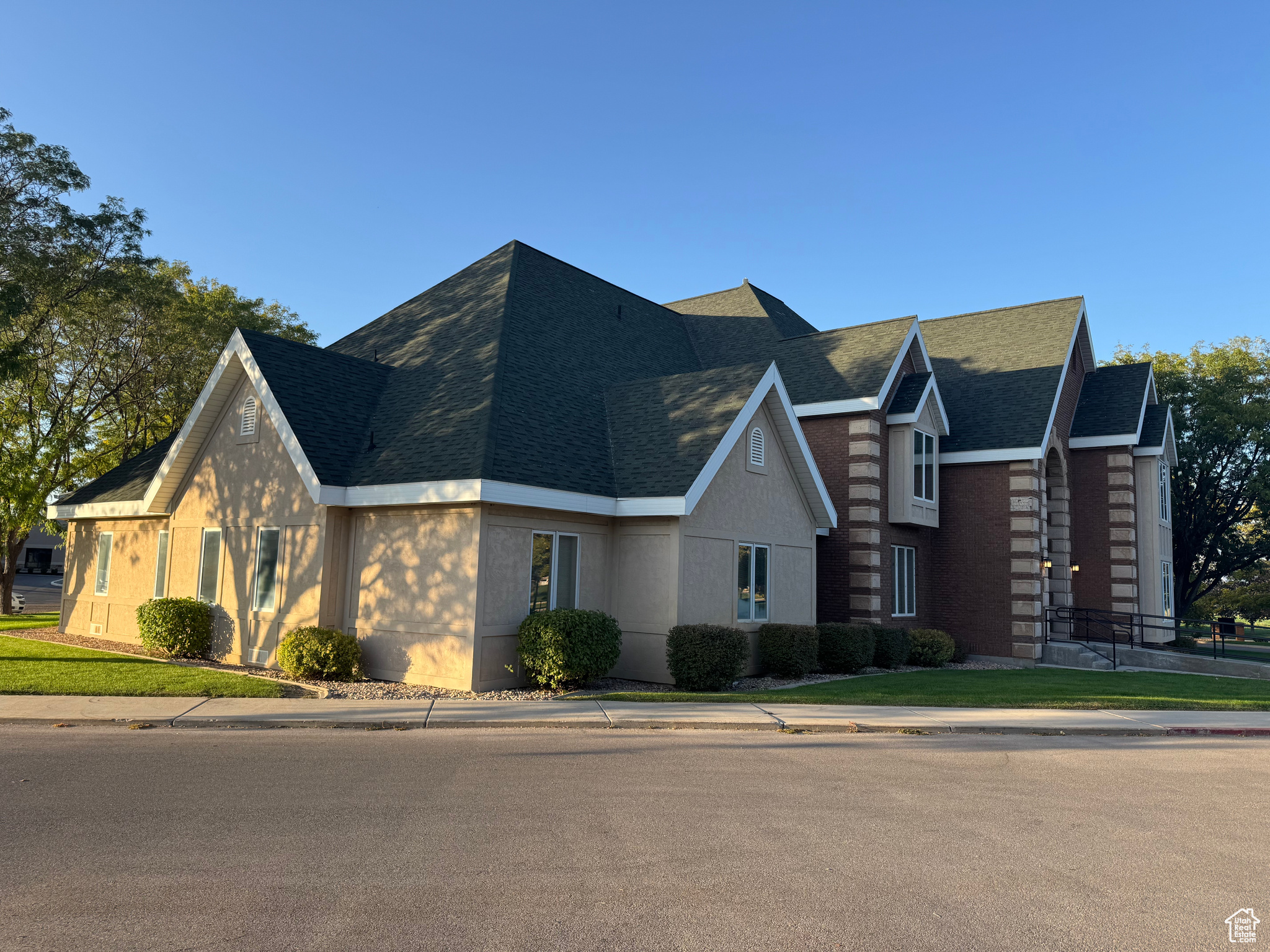 MT VW MEDICAL PLAZA - Commercial Sale
