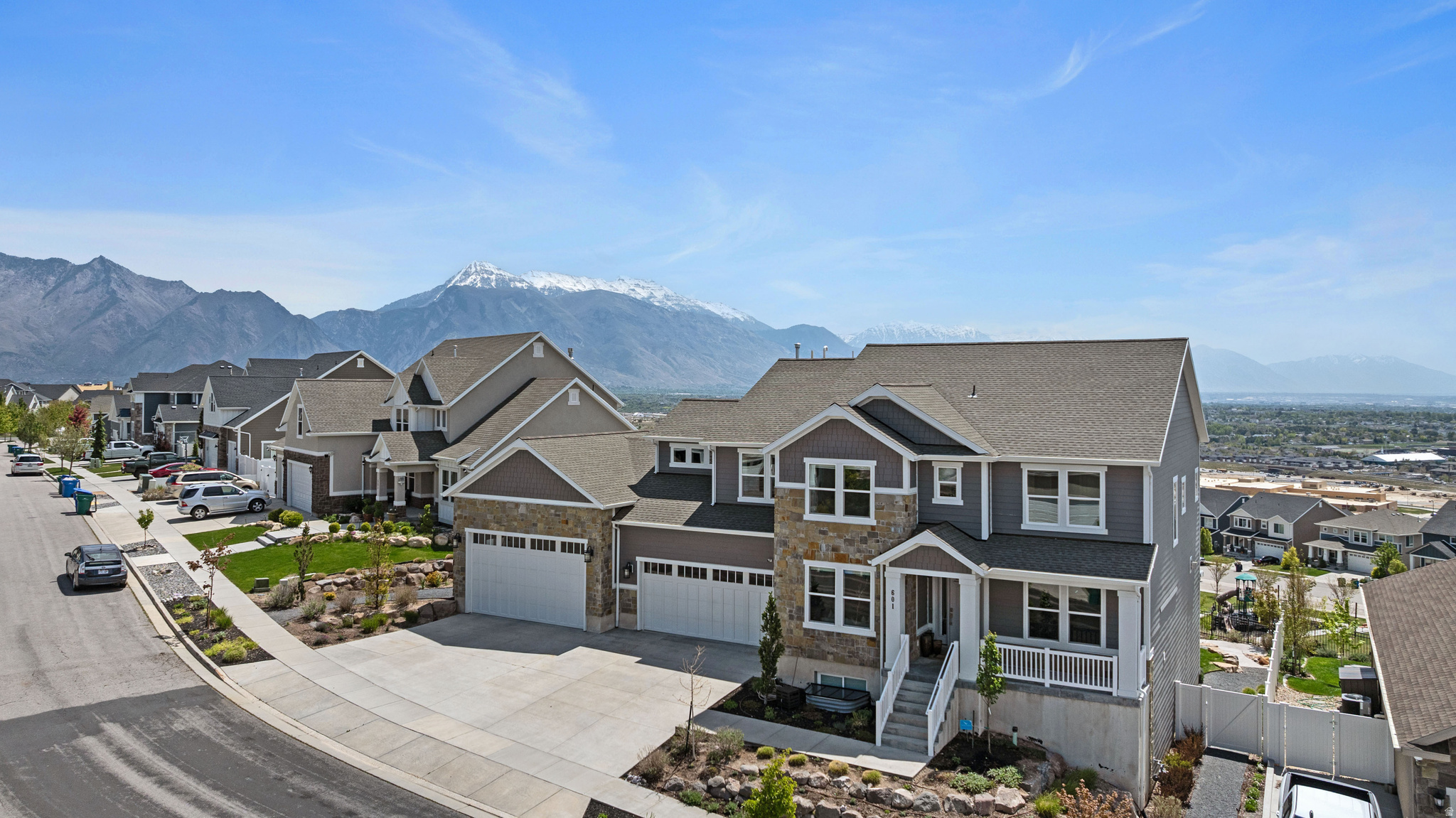 CANYON HILLS - Residential