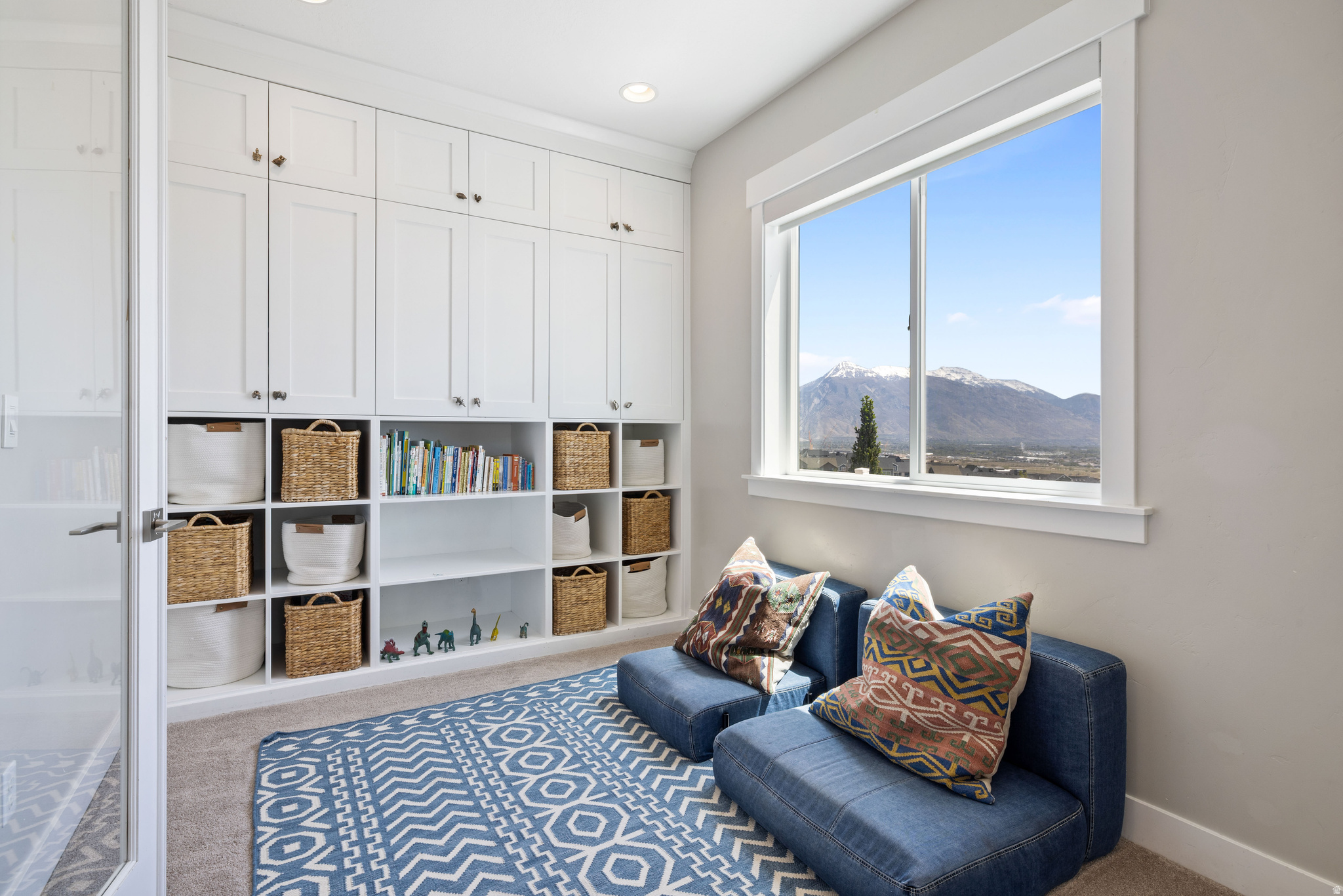 CANYON HILLS - Residential