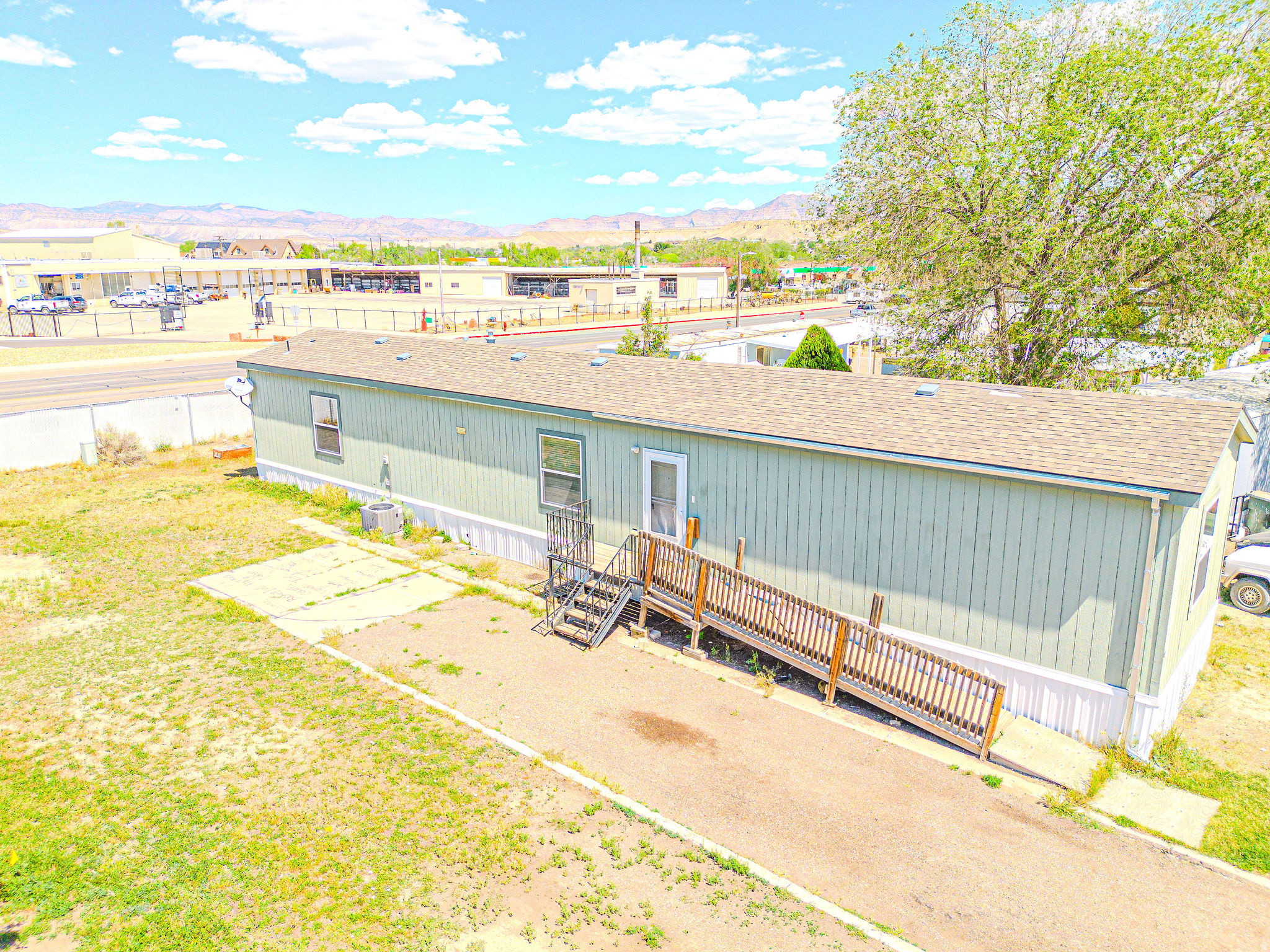 This 2015 mobile home is a gem!  It's in great shape with a fantastic layout, featuring 3 spacious bedrooms and 2 modern bathrooms. The interior has a bright and airy feel, perfect for relaxing or entertaining. With its solid construction and well-maintained features, this home is ready for you to move in and make it yours. Don't miss out on this amazing opportunity to own a NEWER mobile home!