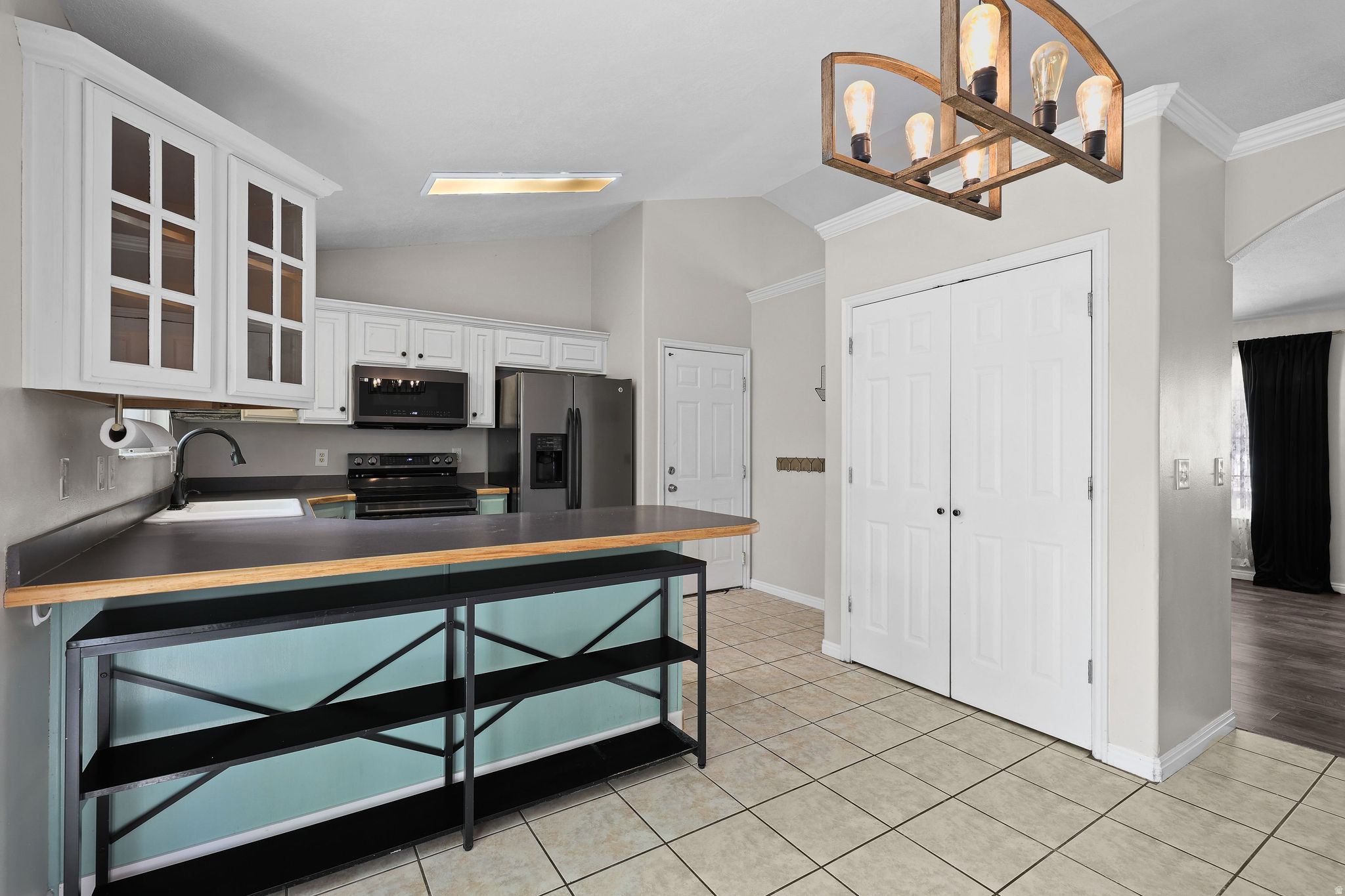 SIDNEY POINTE - Residential