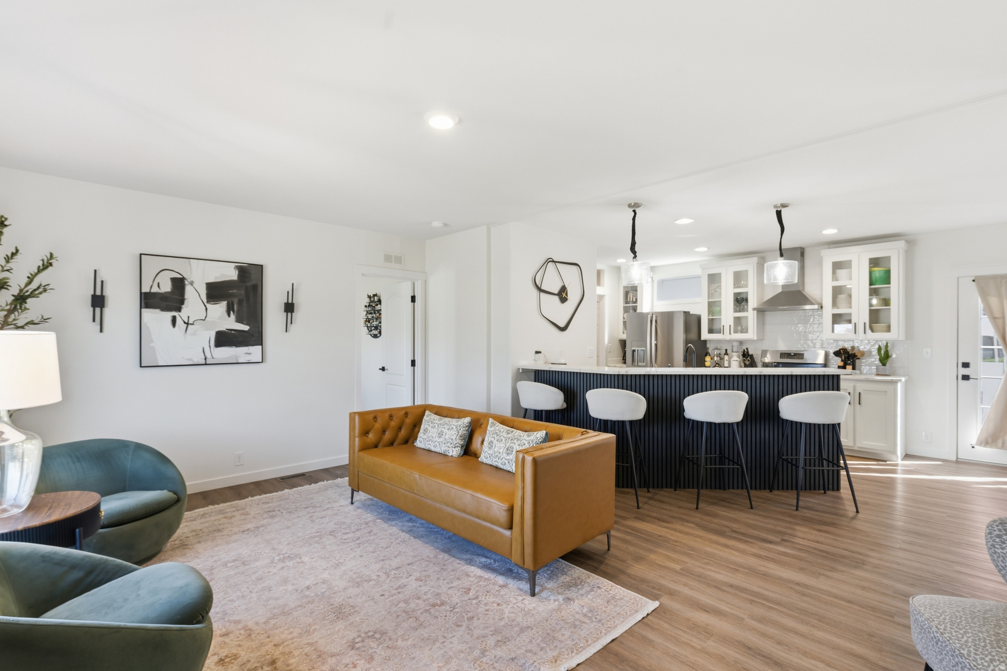 PALATIAL LIVING - Residential