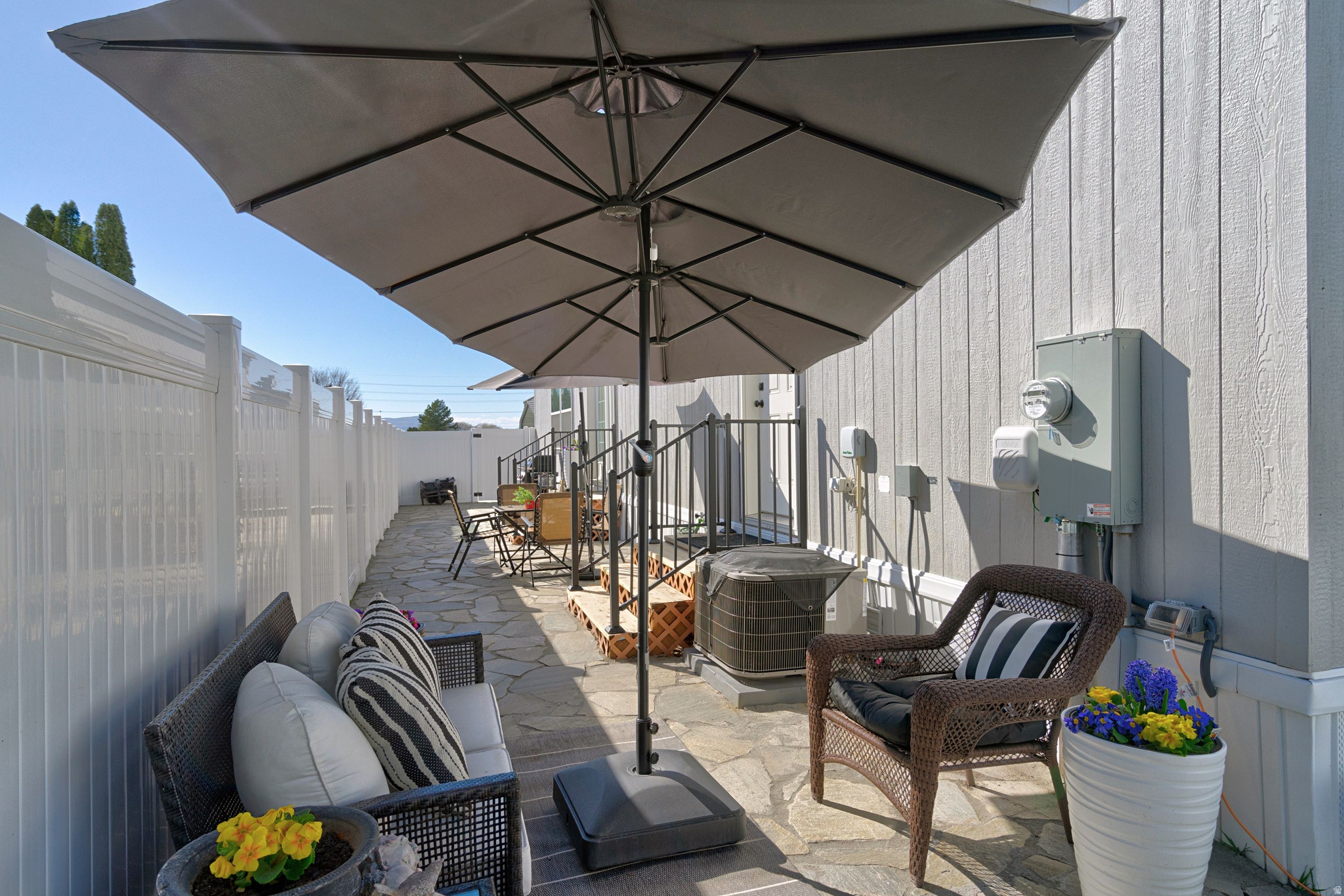 PALATIAL LIVING - Residential