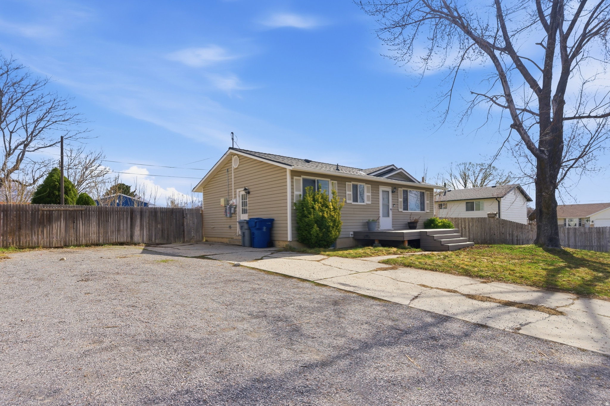 MIT-DEL ESTATES - Residential