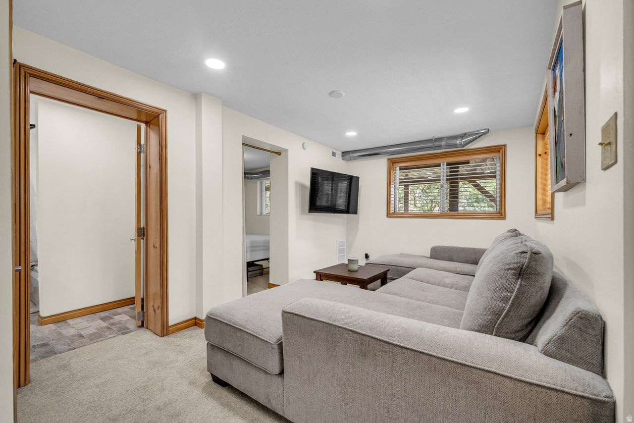 PINEVIEW MOUNTAIN ES - Residential
