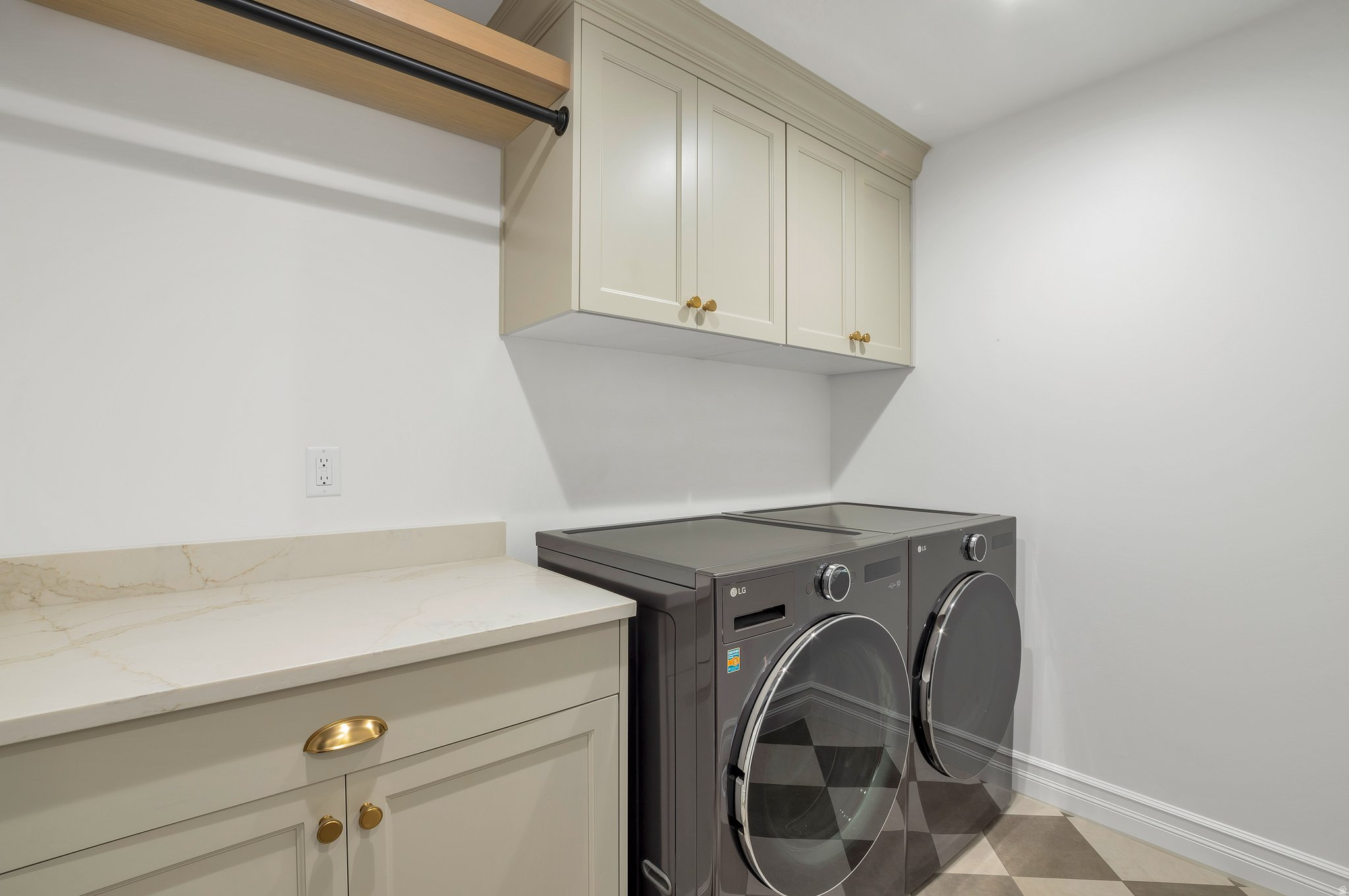 SUMMERHILL LANE - Residential