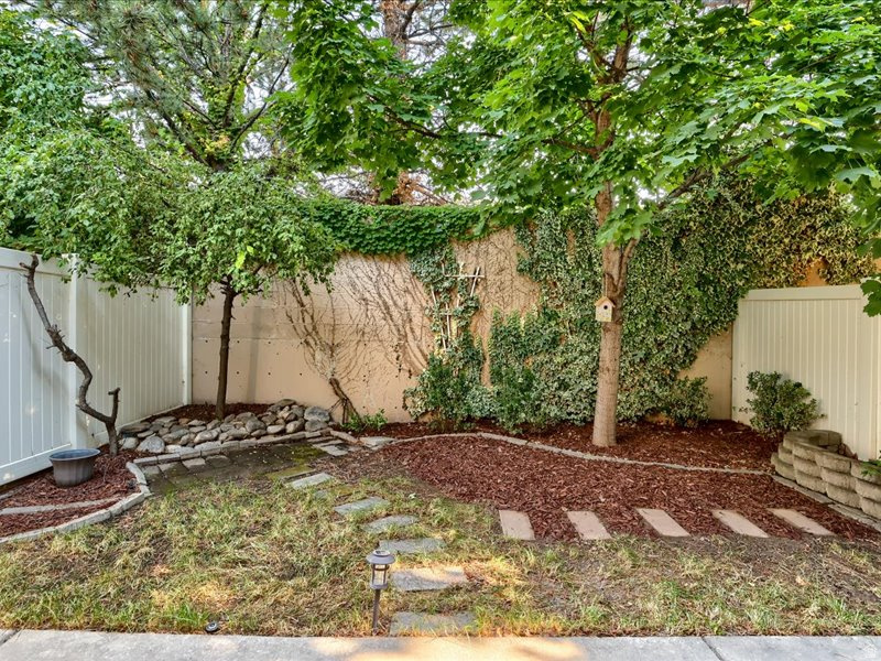 STONEGATE TOWNHOMES - Residential