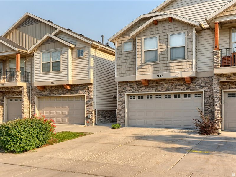STONEGATE TOWNHOMES - Residential
