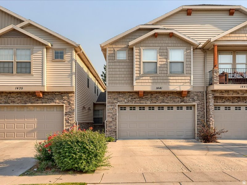 STONEGATE TOWNHOMES - Residential