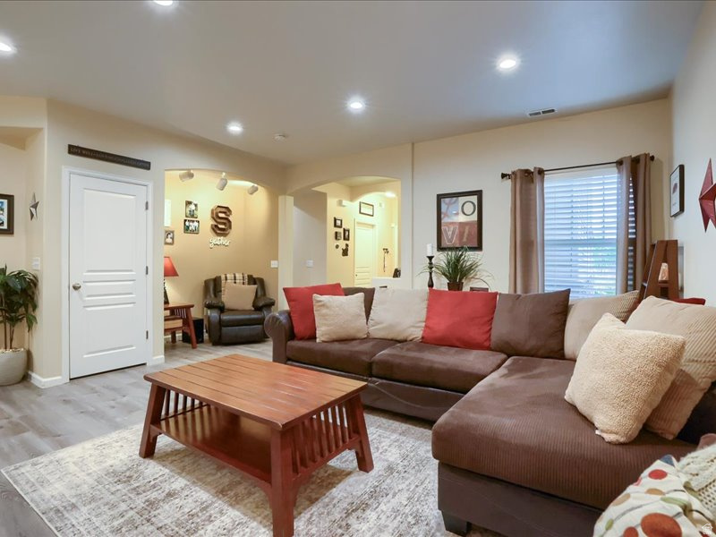 STONEGATE TOWNHOMES - Residential