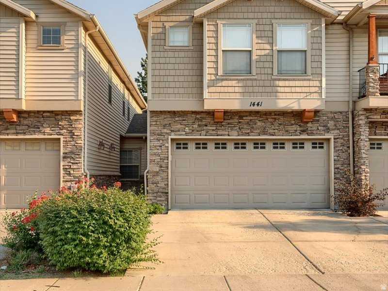 STONEGATE TOWNHOMES - Residential