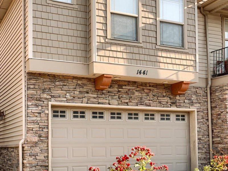 STONEGATE TOWNHOMES - Residential