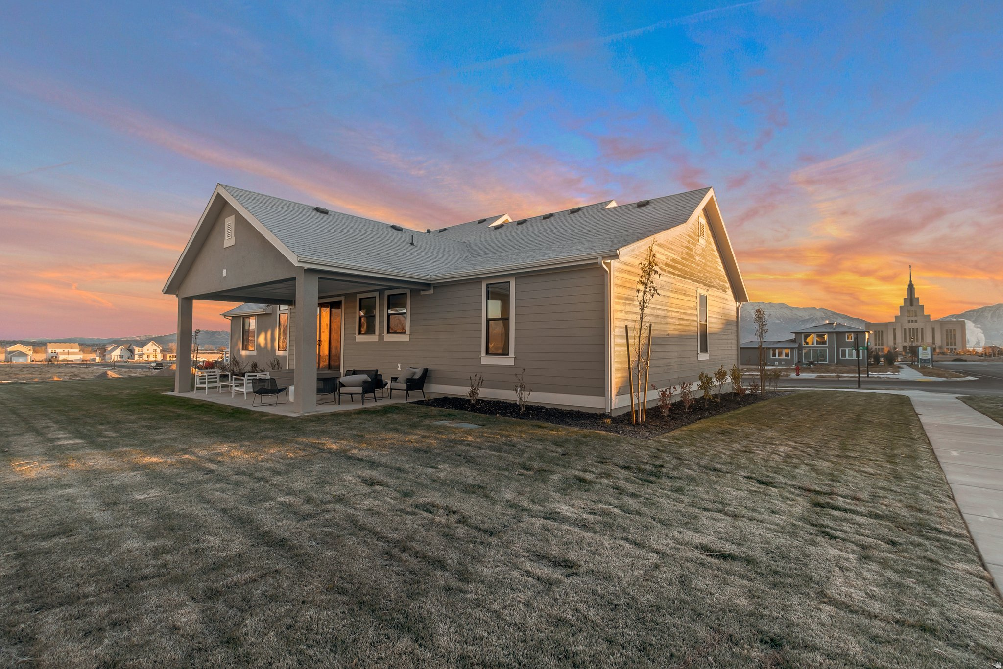 BEACON POINTE - Residential