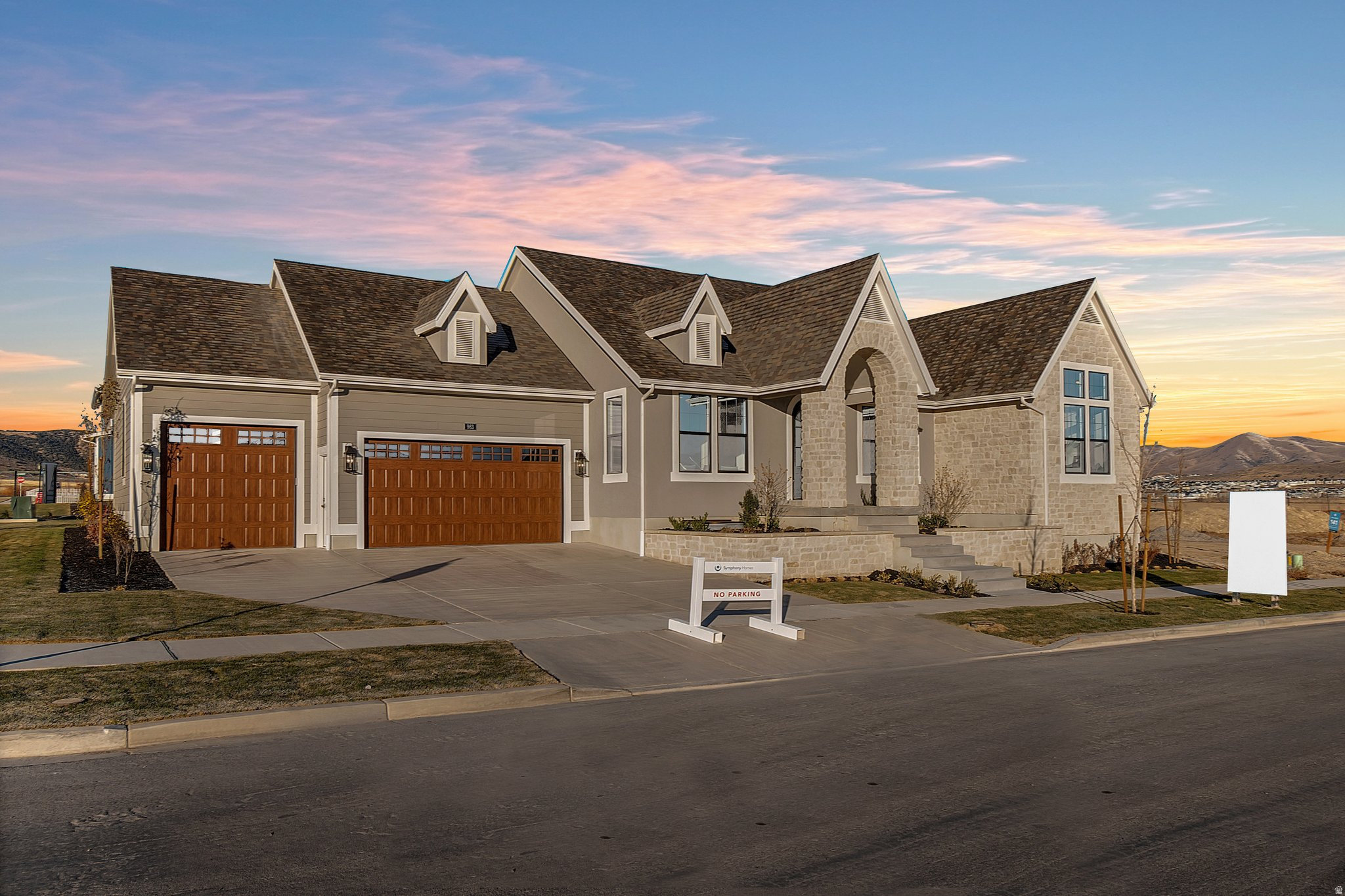BEACON POINTE - Residential