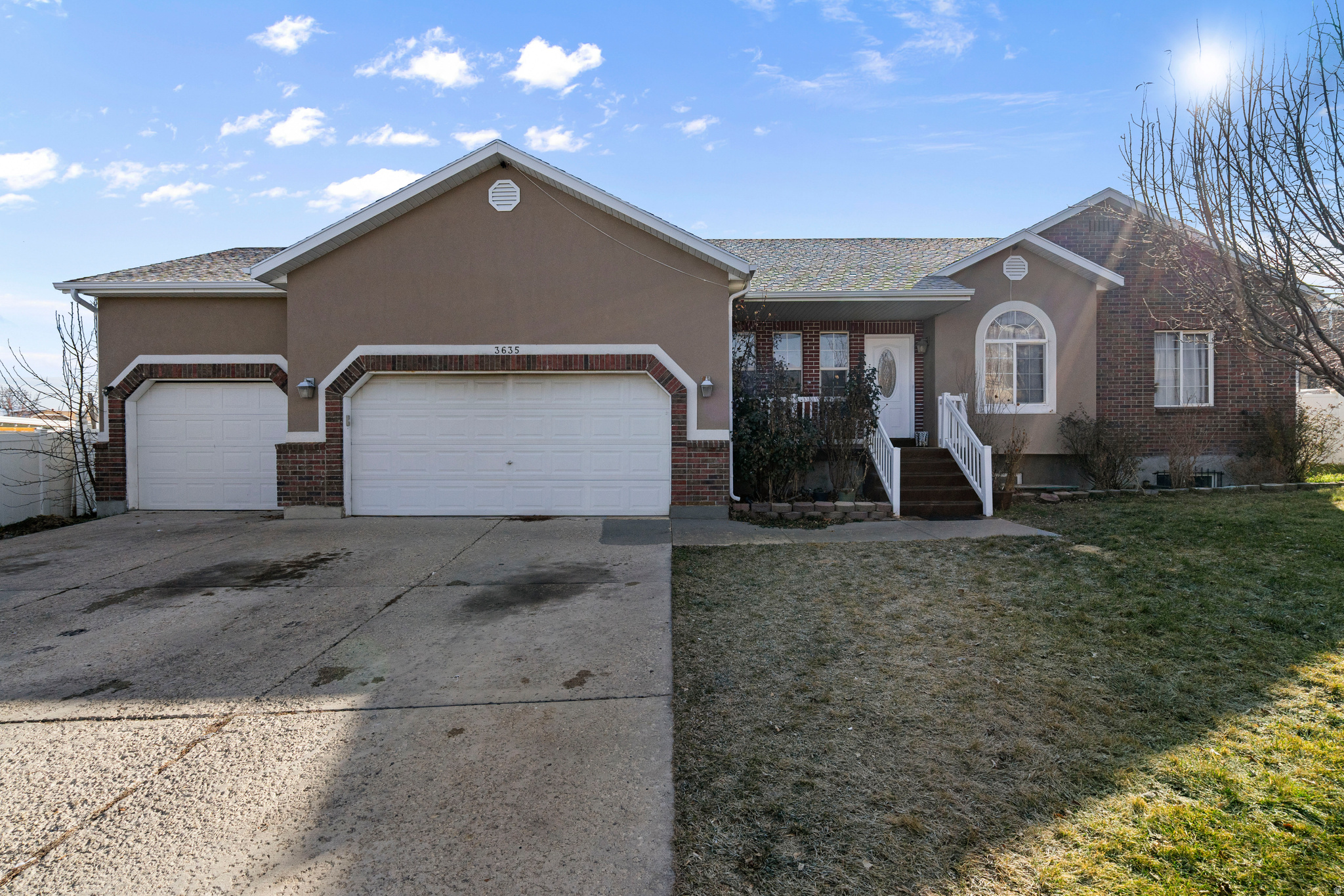 Spacious 6-bedroom, 3-bath rambler on a quiet cul-de-sac in Magna. Nearly 2,900 sq ft with a fully finished basement, vaulted ceilings, and a 3-car garage. Flat, fully landscaped 0.18-acre lot with mountain views. Solar installed in 2022. Convenient location close to schools, parks, and commuter routes.