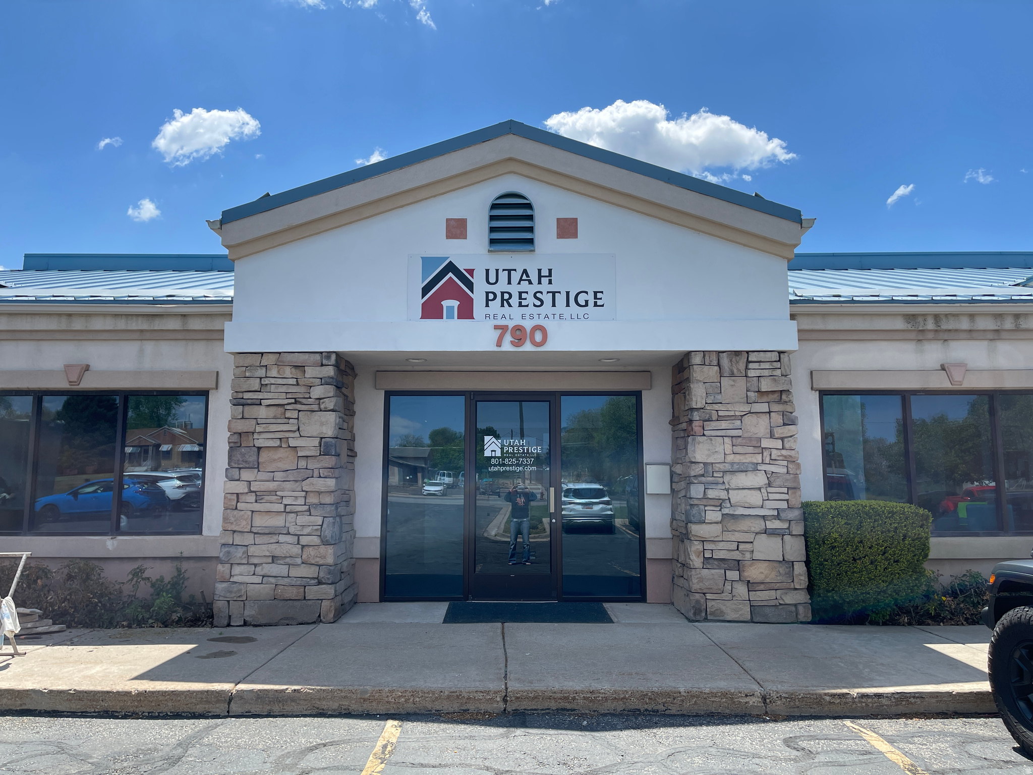 Beautiful Office Space For Sale or lease, Great street visibility, Close-Easy freeway access to I-15, 4 over-size office spaces, perfect for anyone wanting an office by Hill Air Force Base. Ample Storage Space, Good Signage. Owner/Agent