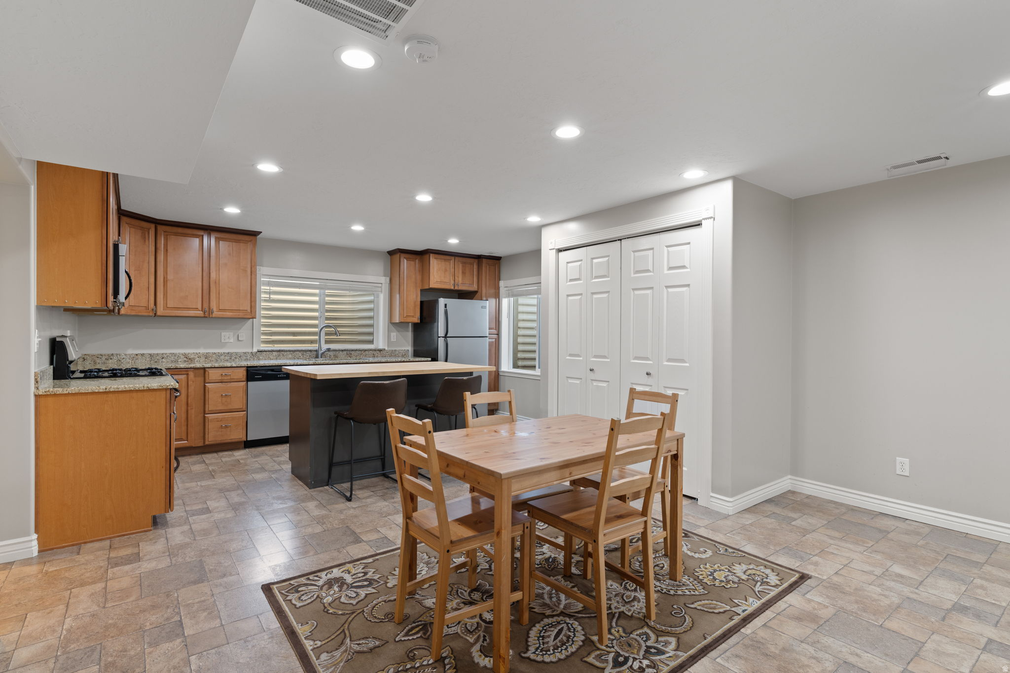 THE ESTATES AT BURR ORCHARDS - Residential