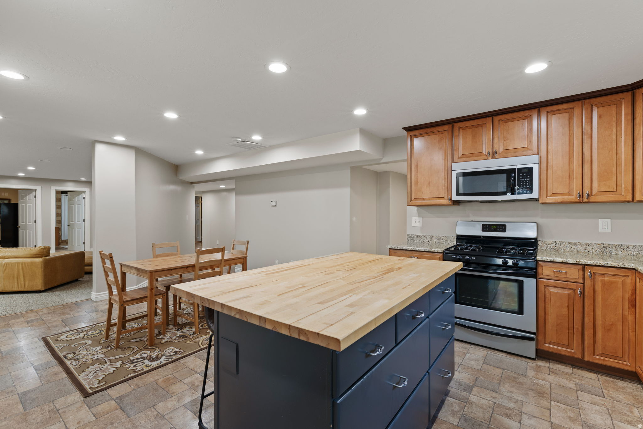 THE ESTATES AT BURR ORCHARDS - Residential