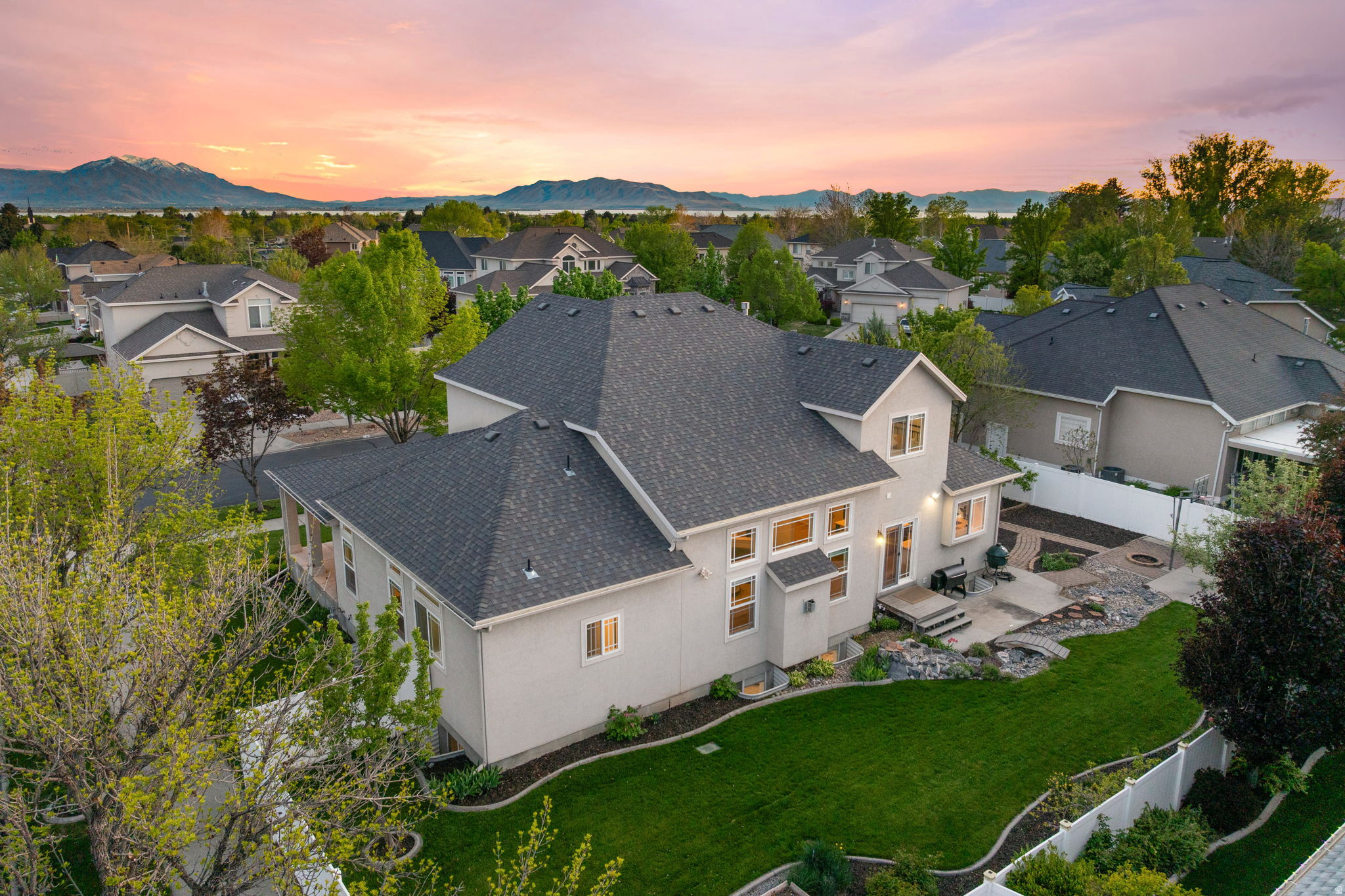 THE ESTATES AT BURR ORCHARDS - Residential