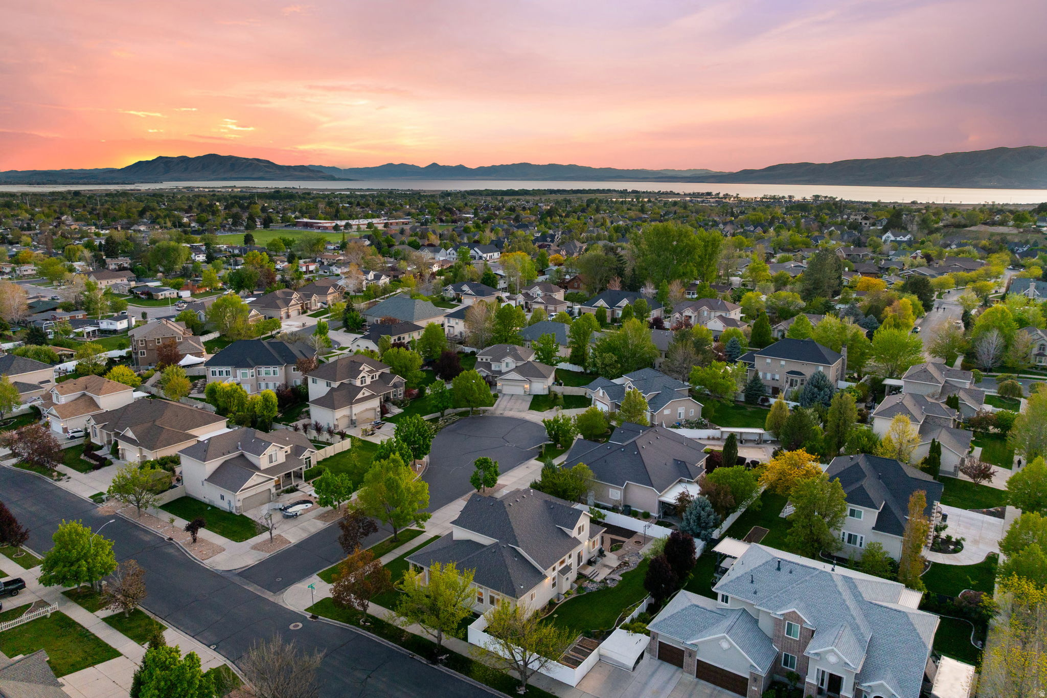THE ESTATES AT BURR ORCHARDS - Residential