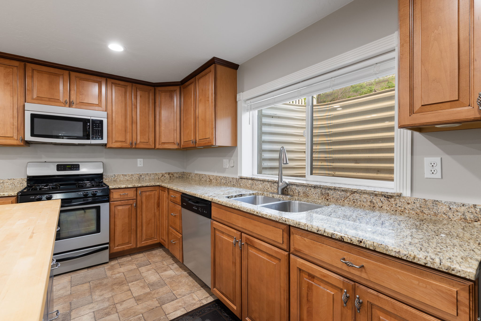 THE ESTATES AT BURR ORCHARDS - Residential
