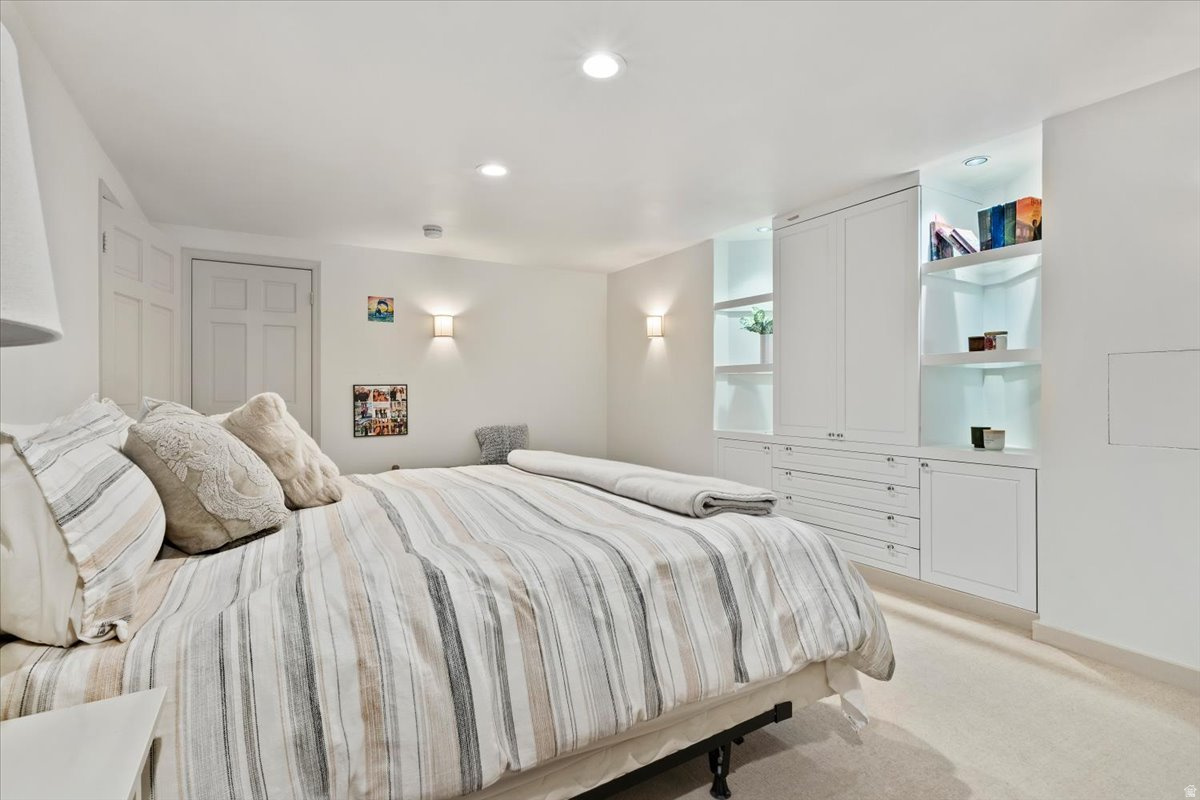 HARVARD/YALE - Residential
