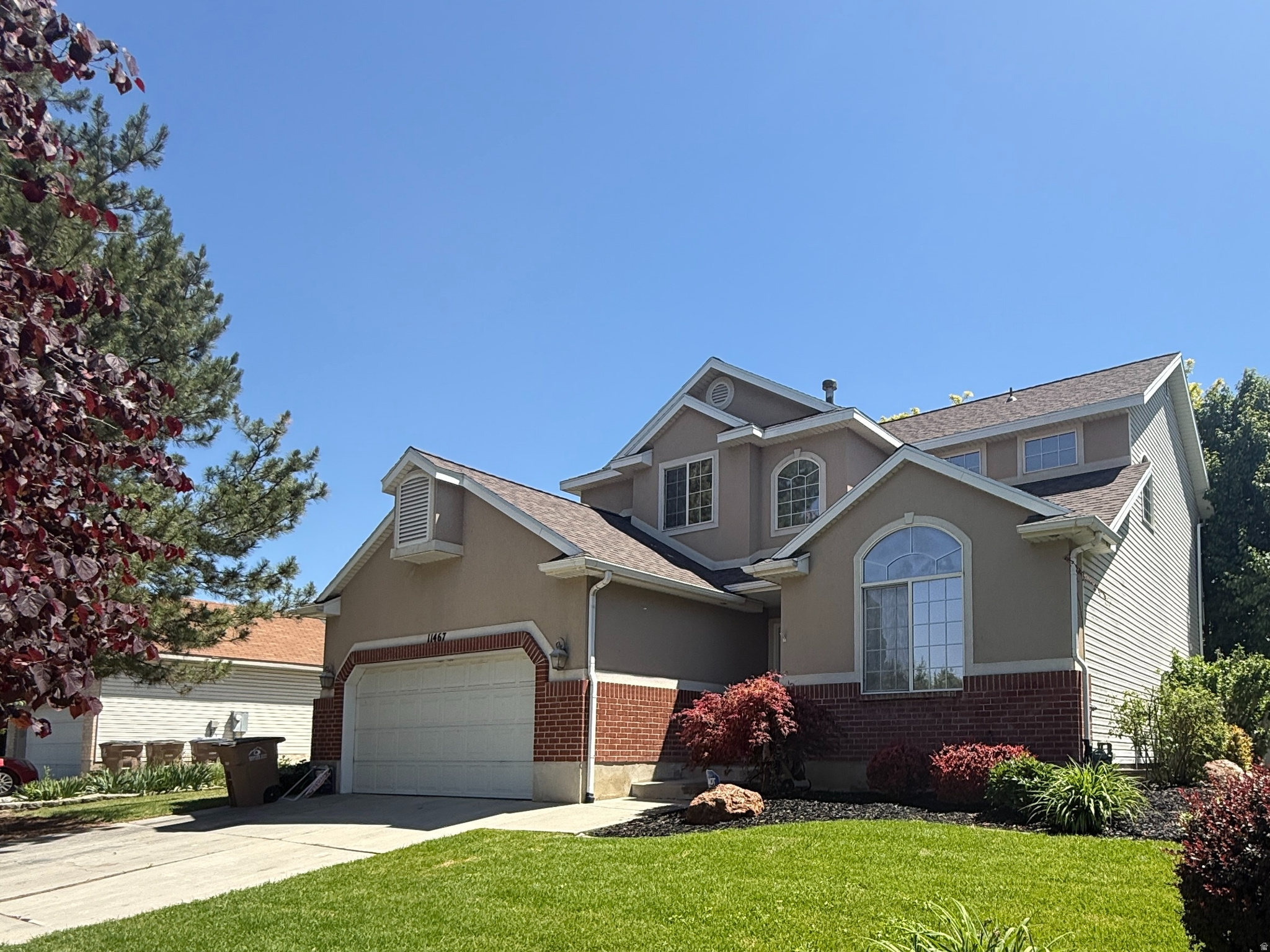 Tucked away in a quiet cul-de-sac within Draper's highly desirable Cranberry Hill neighborhood, this 5-bedroom, 3.5-bathroom home boasts an exceptional, highly functional floor plan. Offering a well-designed living space, this property presents a fantastic opportunity to bring your own personal style to a home with a perfect layout. The main level welcomes you with a traditional flow that seamlessly connects the gathering spaces, anchored by a cozy gas-log fireplace. A dedicated area could be your next main-floor office space, piano room and provides the ideal quiet retreat for work or hobbies. Upstairs, the spacious primary suite features a generous walk-in closet and an ensuite bathroom with an updated separate shower and jetted tub. With five total bedrooms, the floor plan offers ultimate flexibility for family, guests, or more hobby rooms. Basement features large gathering space with a huge storage closet. Step outside to a private, fully fenced backyard situated on a great lot, complete with automatic sprinklers and a 2-car garage. Newer Roof, Furnace, AC/Humidifier and air purifier! This is a great chance to own in a phenomenal location! Byr and Byr agent to verify all.