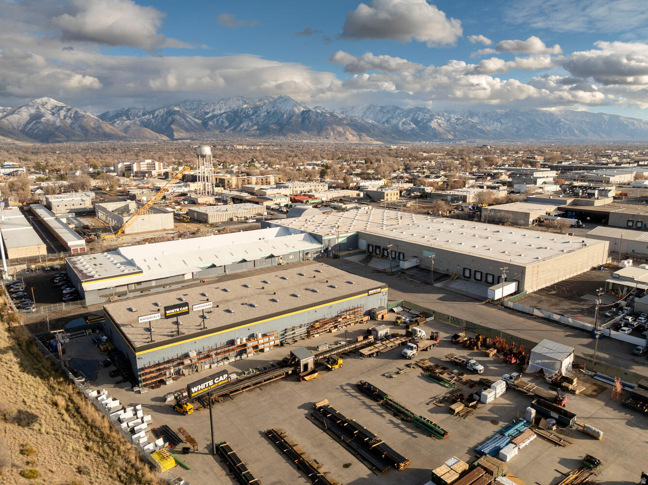 Industrial Warehouse for sublease.  18,000 - 68,000 SF Available For Sublease -18,000 SF Unit -50,000 SF Unit 147,958 Sq. Ft. Total Power: 3 Phase 400a/120 - 208v  Clearance: 23'  Parking Ratio: 0.71/1,000 SF  Sprinklers: Dry  4.79 Acres Year Built: 1969 Multiple Private Offices, Open Work Areas Breakroom Kitchen Multiple Restrooms