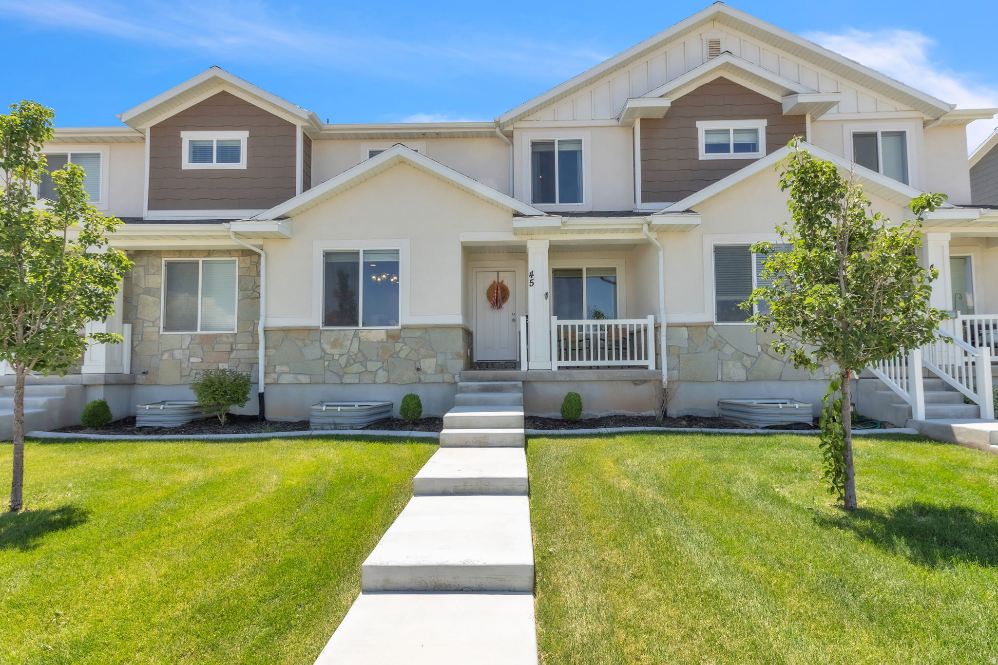 Welcome home! Like new townhome in North Santaquin featuring a two car garage an basement! Light and bright with quality finishes, there is plenty of room to grow. Basement is mostly framed and includes the electrical work done! Move in ready and pristine! May qualify for USDA zero down options- check with your lender for criteria.