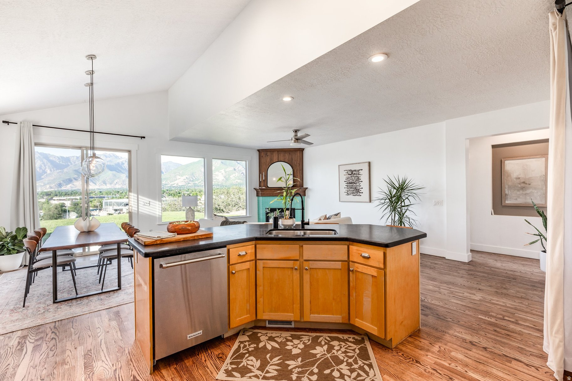 THE POINTE AT LITTLE COTTONWOOD - Residential