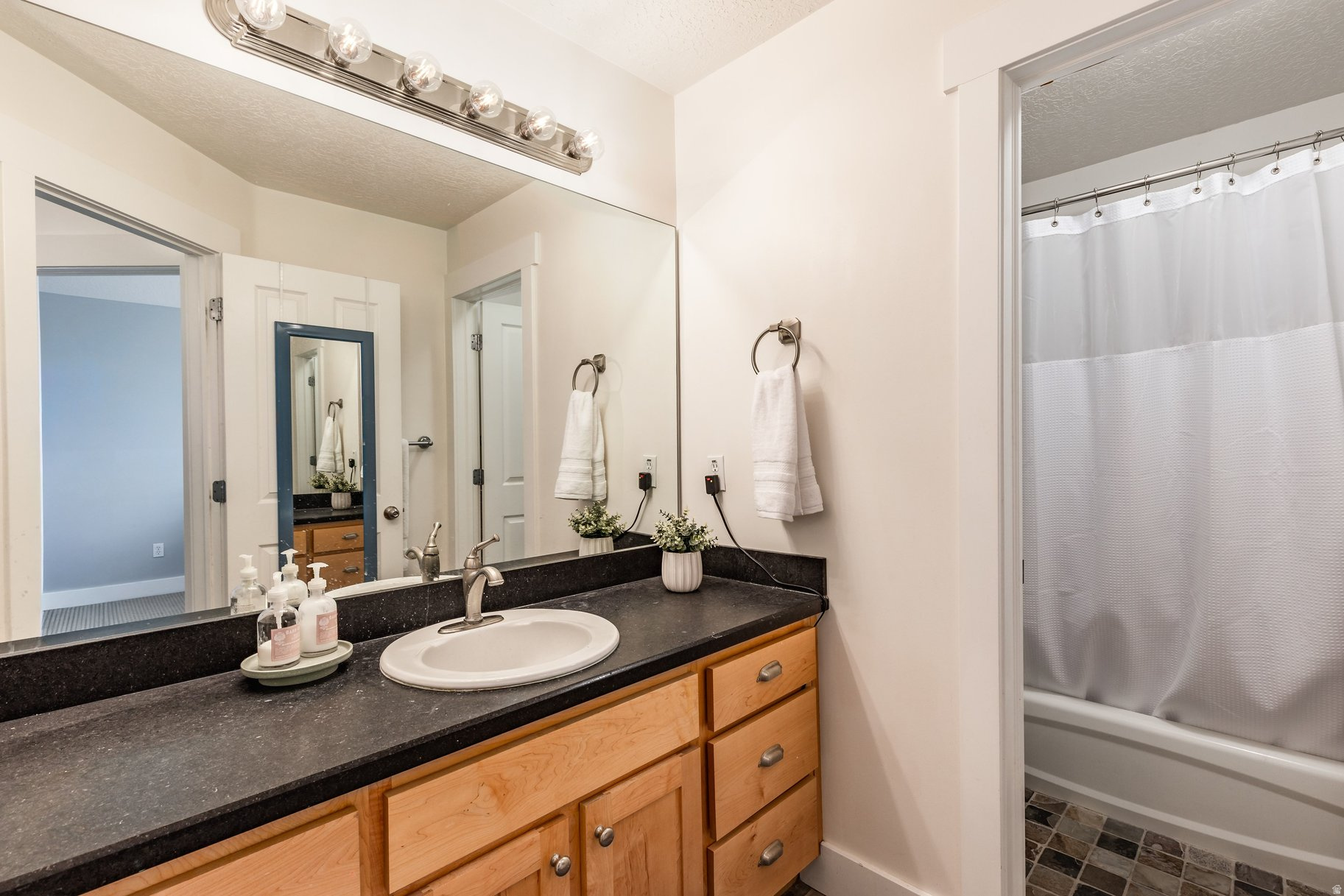 THE POINTE AT LITTLE COTTONWOOD - Residential