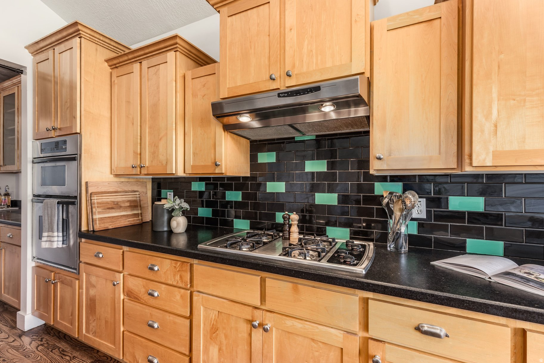 THE POINTE AT LITTLE COTTONWOOD - Residential