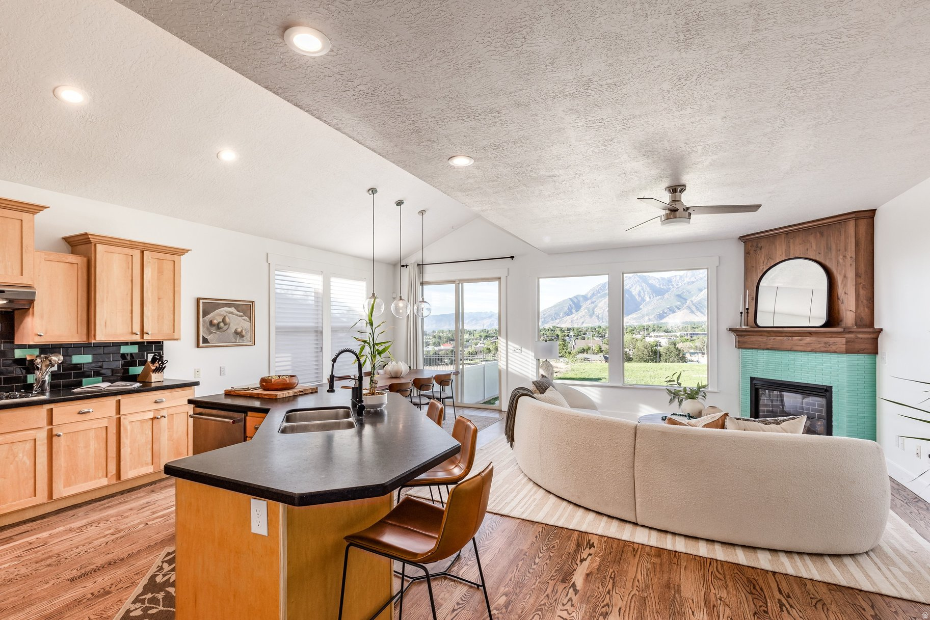 THE POINTE AT LITTLE COTTONWOOD - Residential