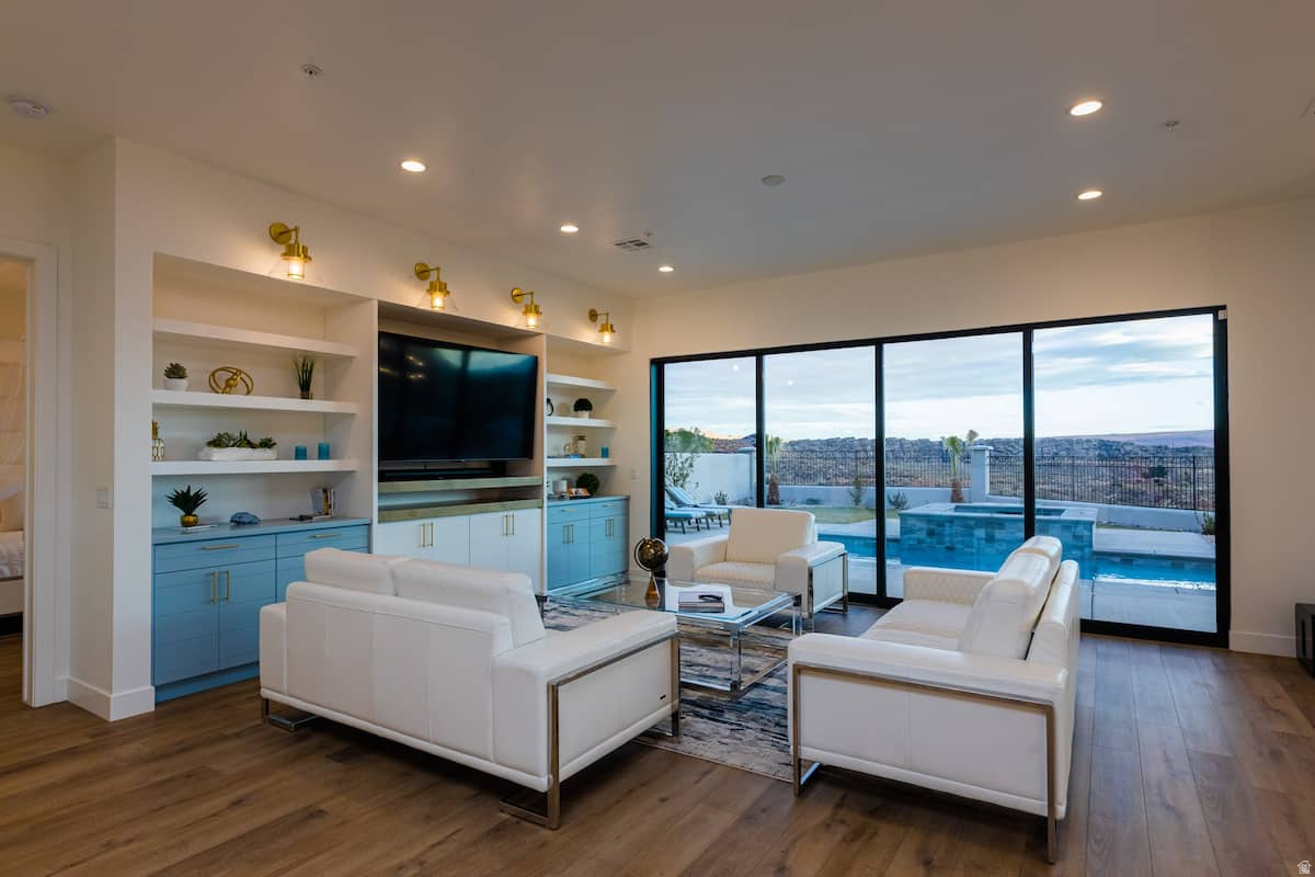 EIGHTH AT CORAL CANYON AMD - Residential