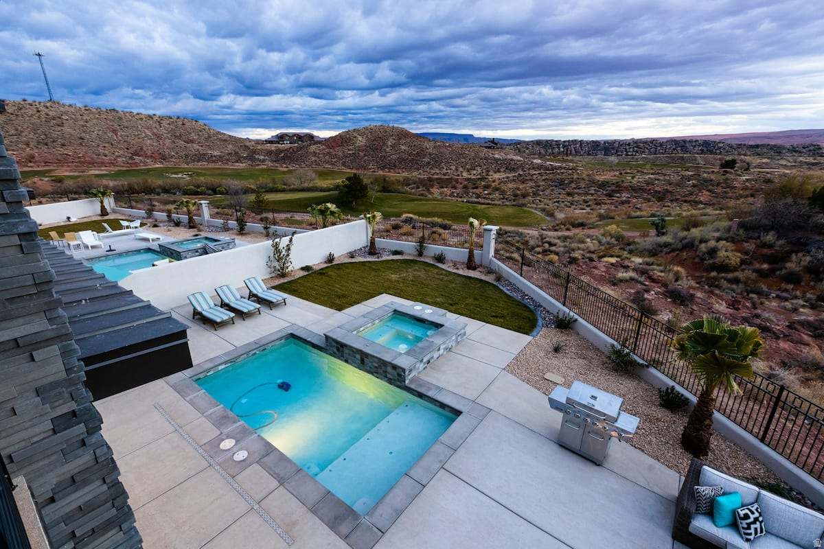 EIGHTH AT CORAL CANYON AMD - Residential