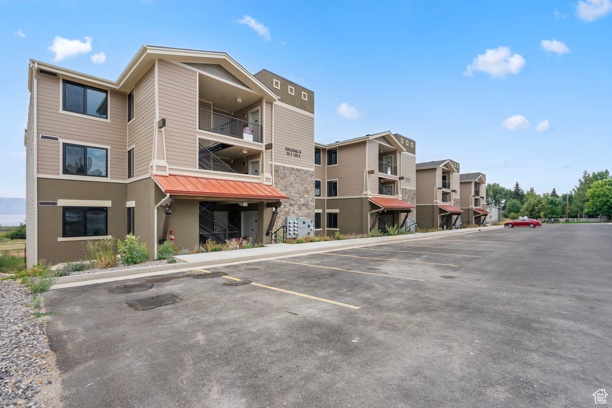 GARDEN CITY LAKE RESIDENCES - Residential