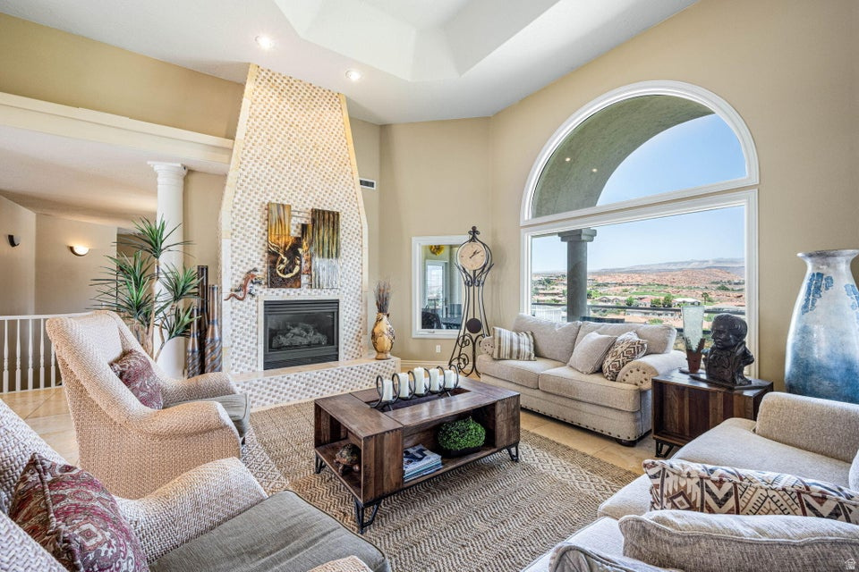 LIONS HEAD HILLTOP EST GR SPRING COVE - Residential