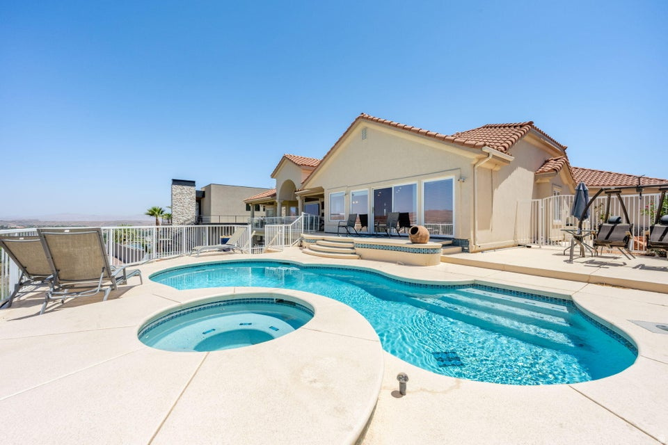 LIONS HEAD HILLTOP EST GR SPRING COVE - Residential