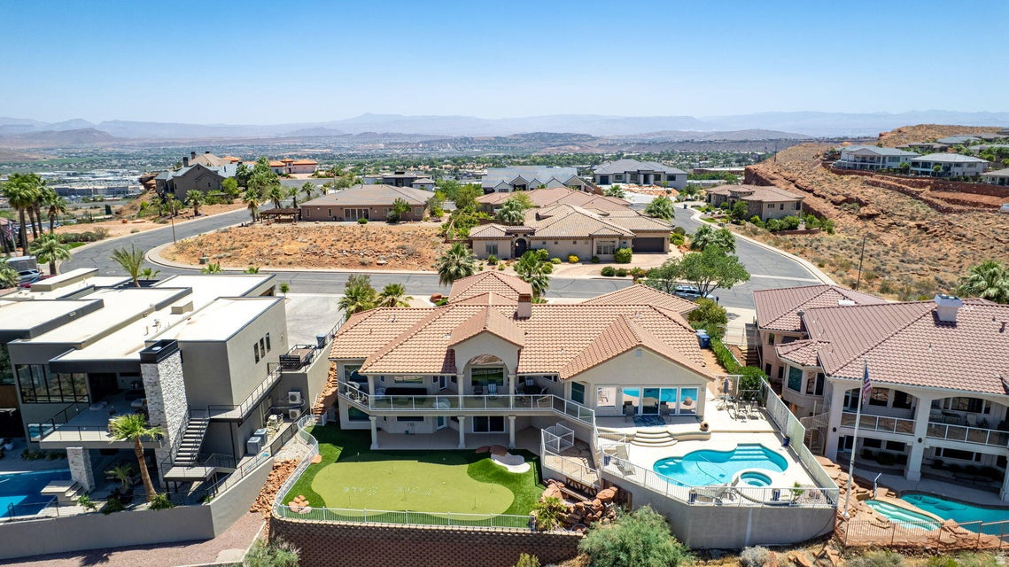 LIONS HEAD HILLTOP EST GR SPRING COVE - Residential