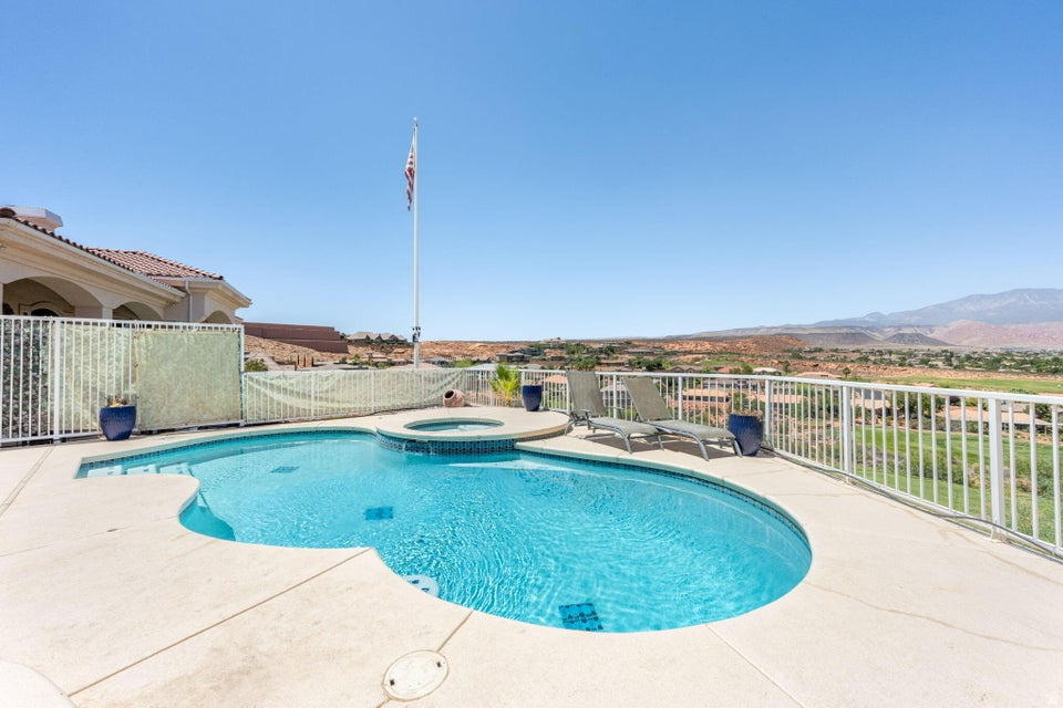 LIONS HEAD HILLTOP EST GR SPRING COVE - Residential