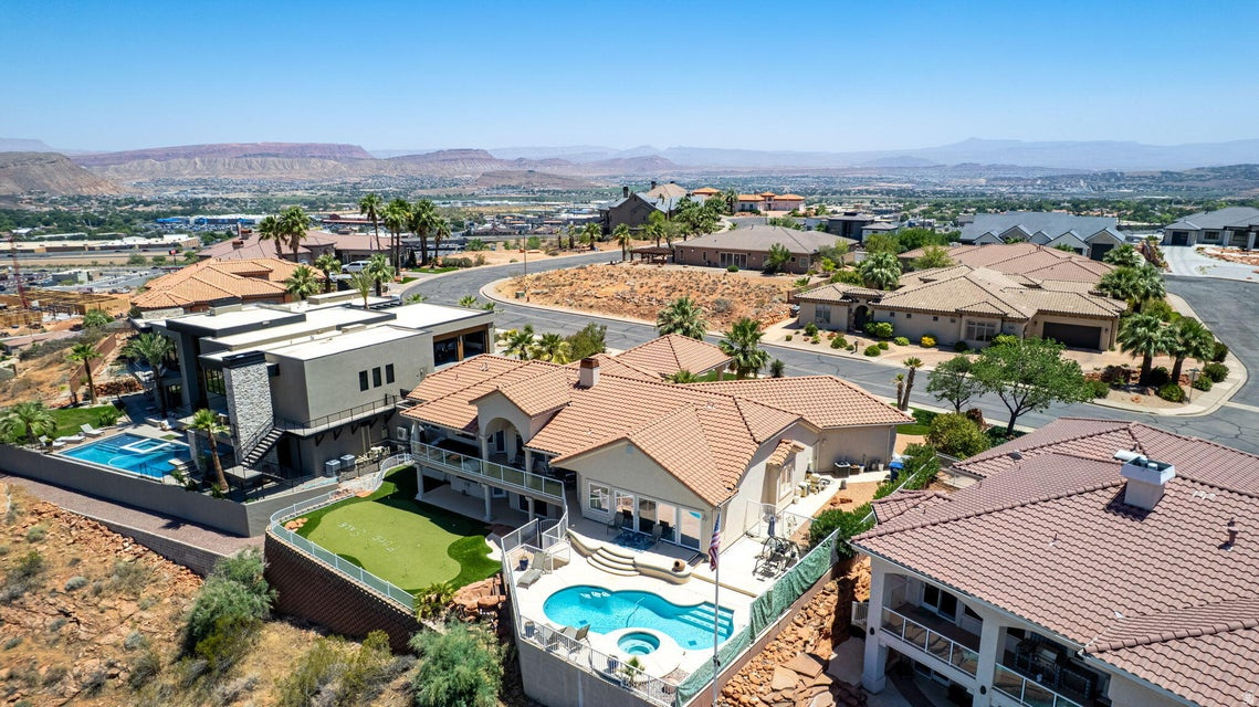 LIONS HEAD HILLTOP EST GR SPRING COVE - Residential