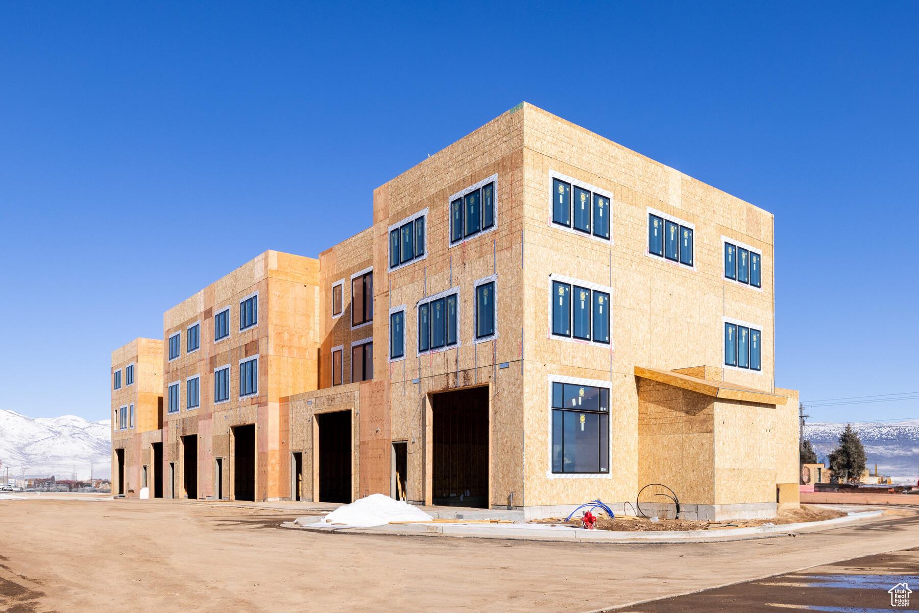 MOUNTAIN VIEW COMMON - Residential