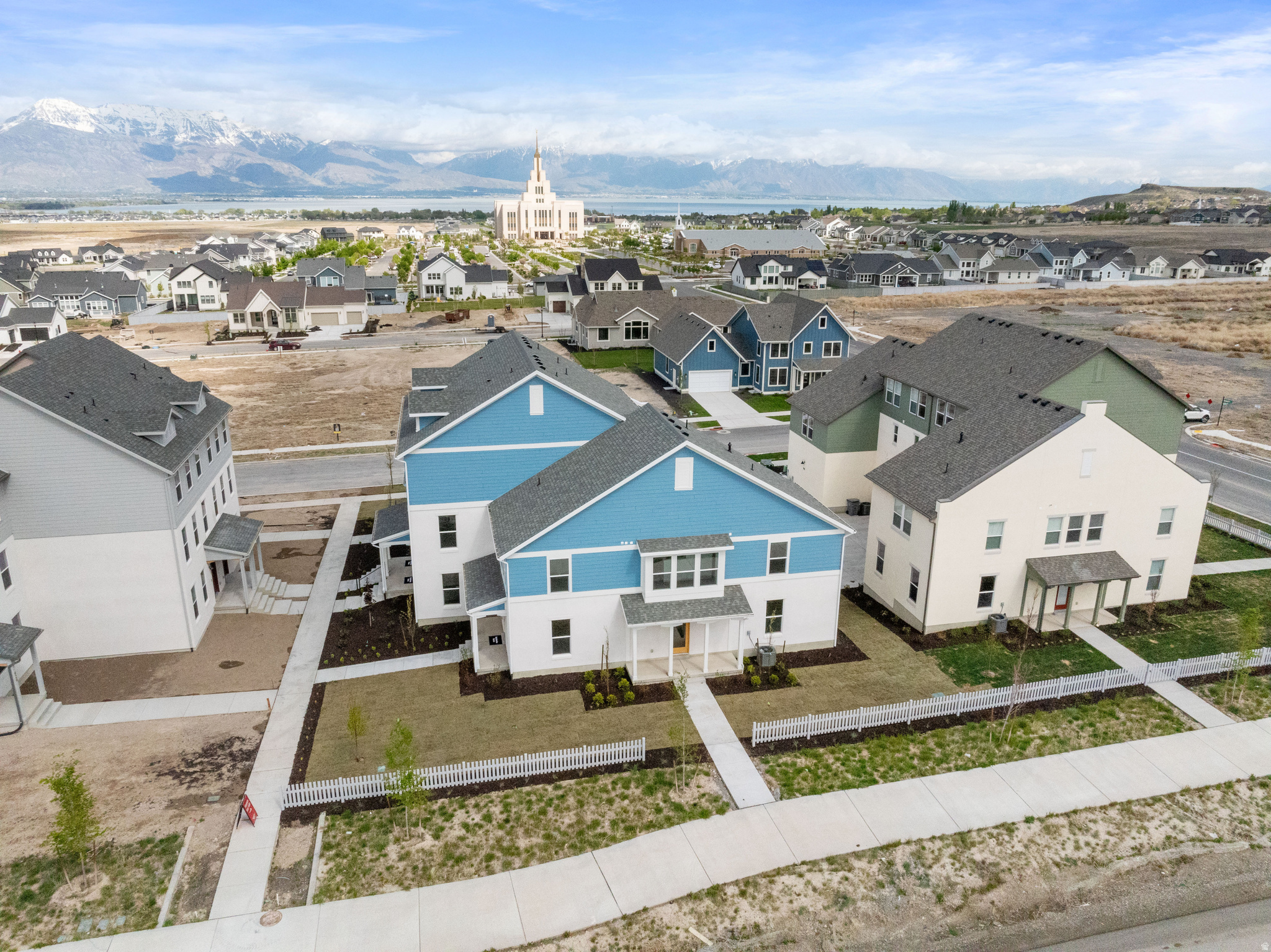 BEACON POINTE - Residential